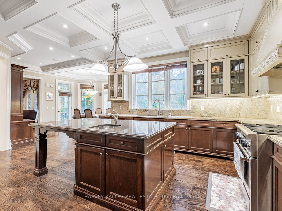 225 Lord Seaton Rd