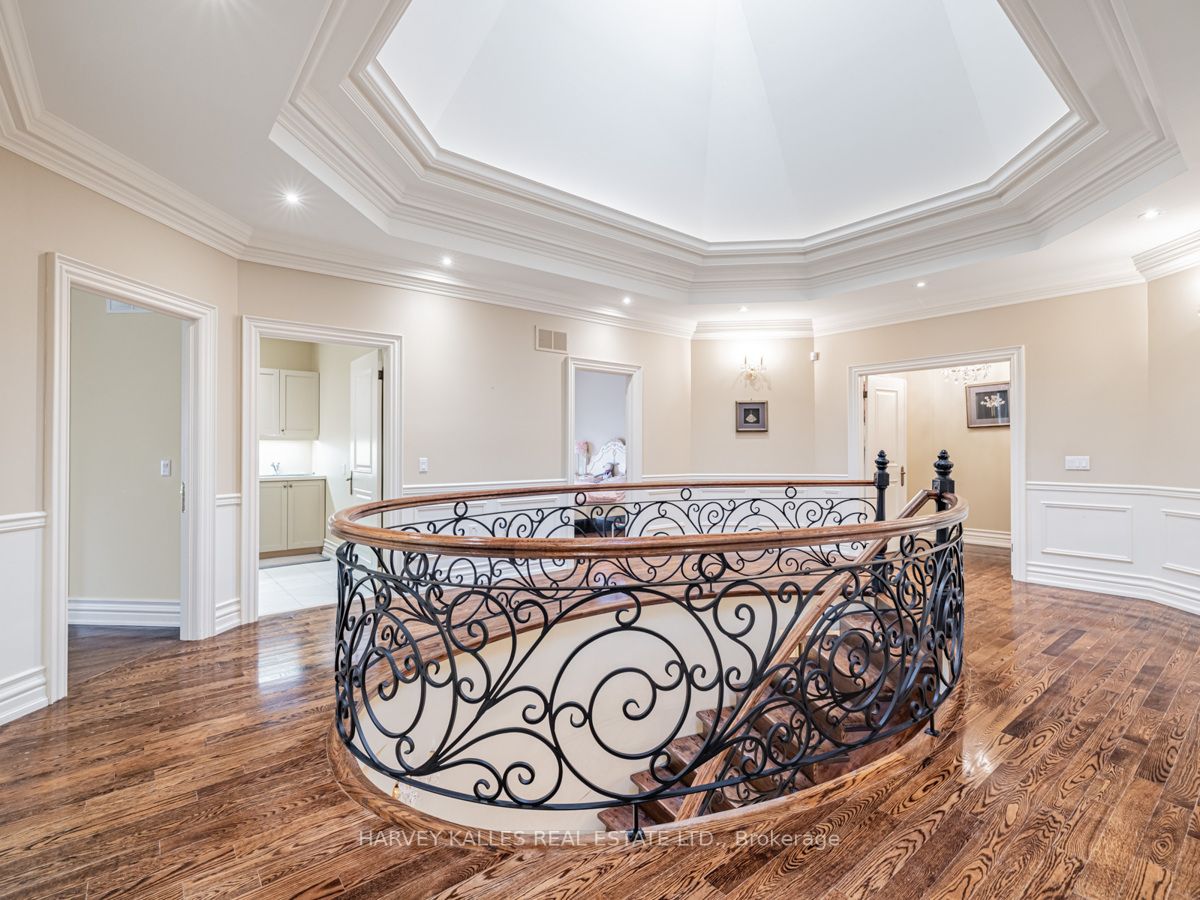 225 Lord Seaton Rd