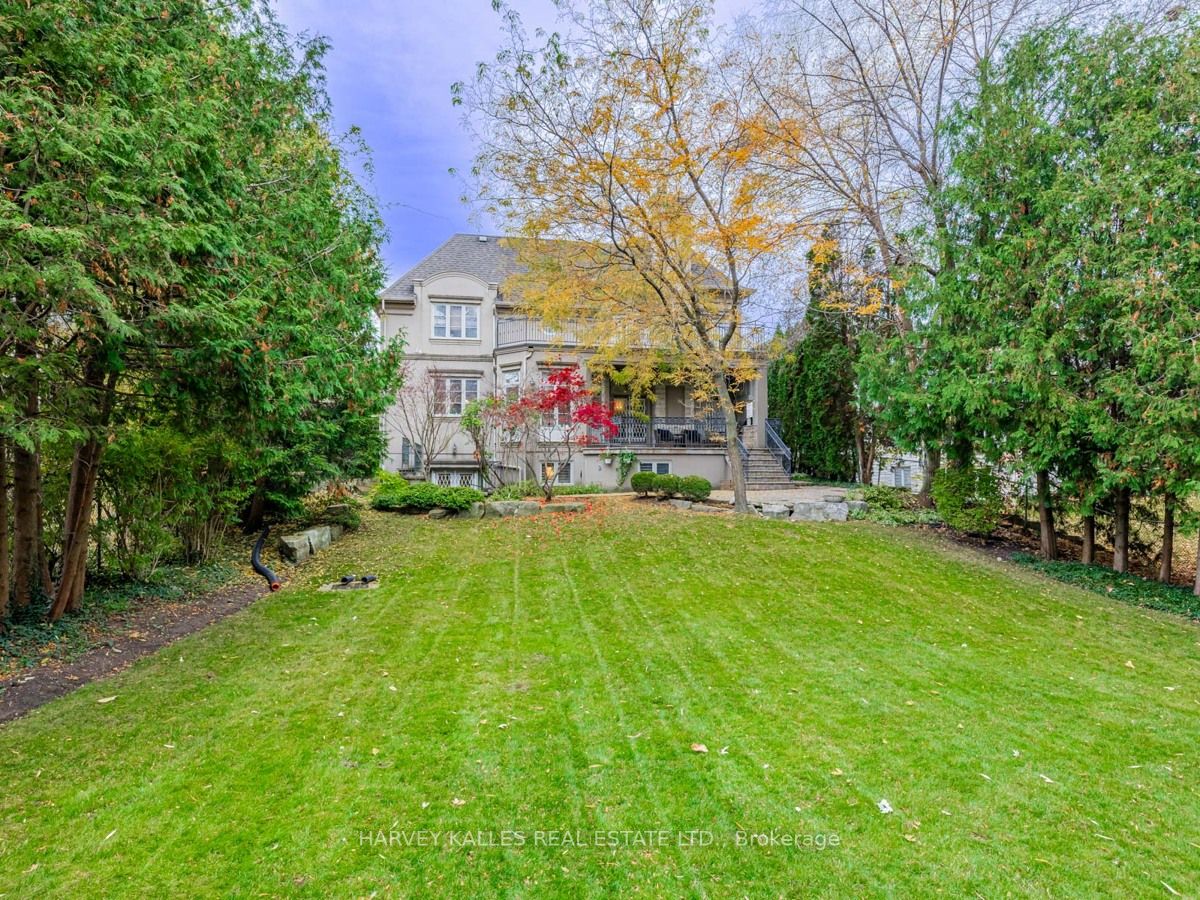 225 Lord Seaton Rd