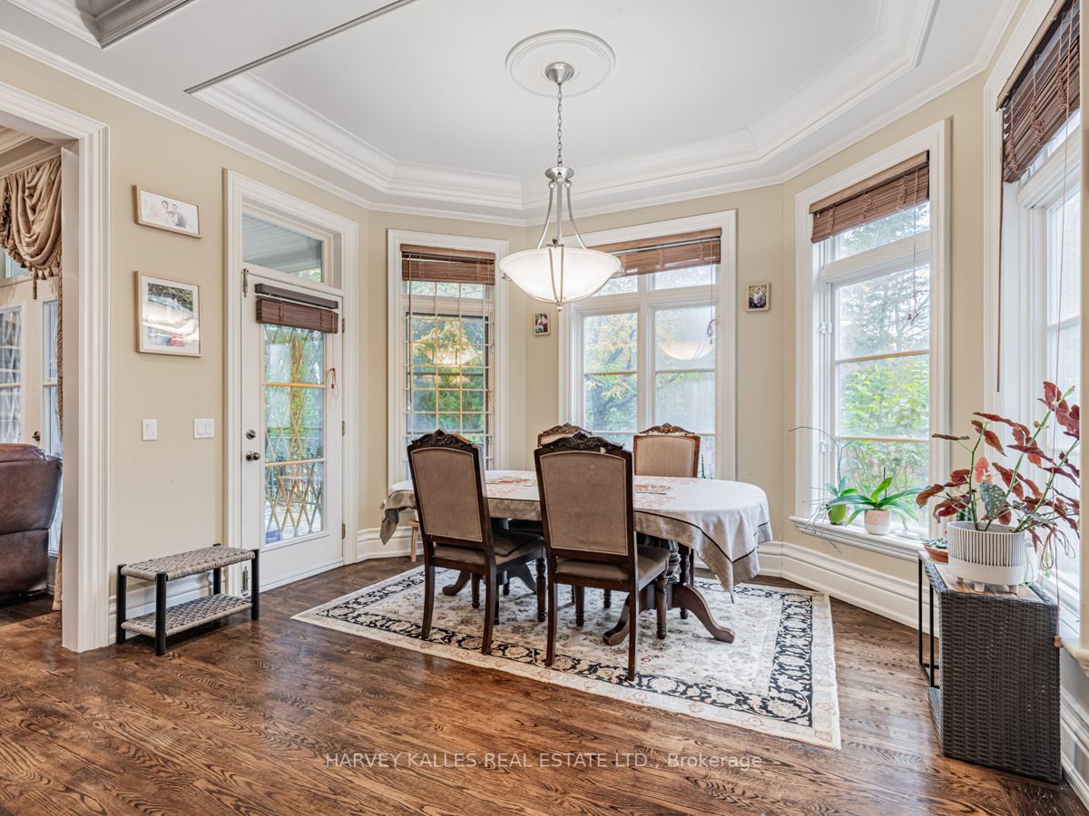 225 Lord Seaton Rd