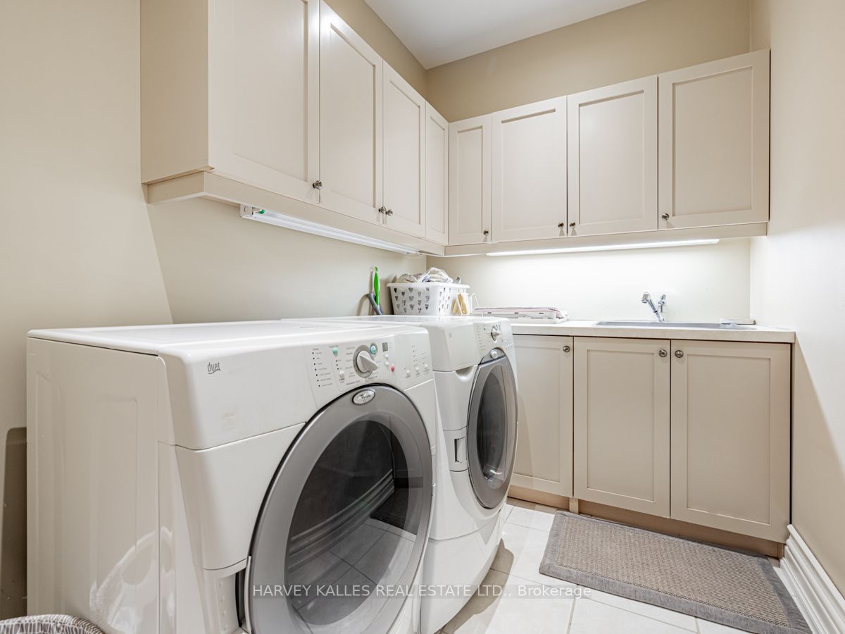 225 Lord Seaton Rd