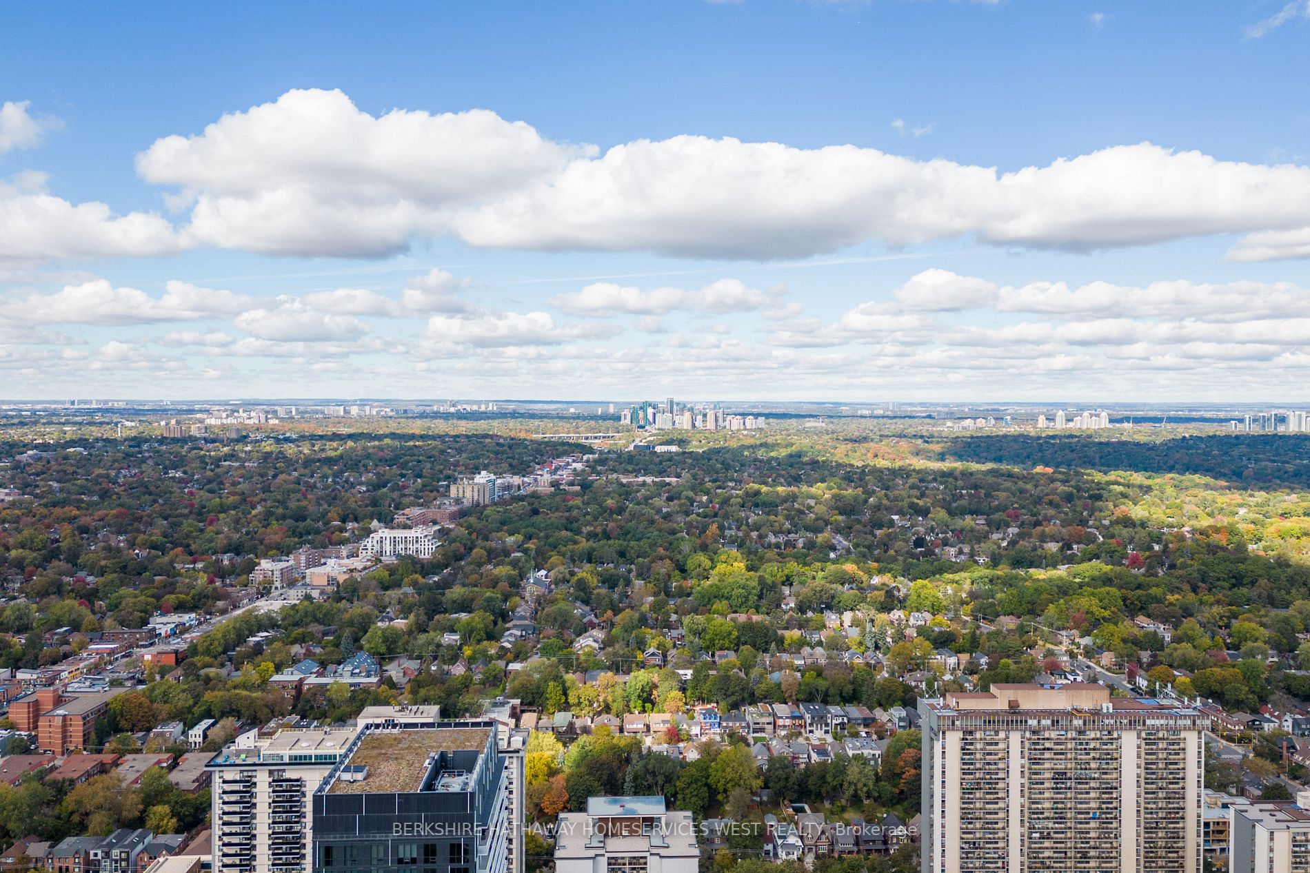 195 Redpath Ave, #605