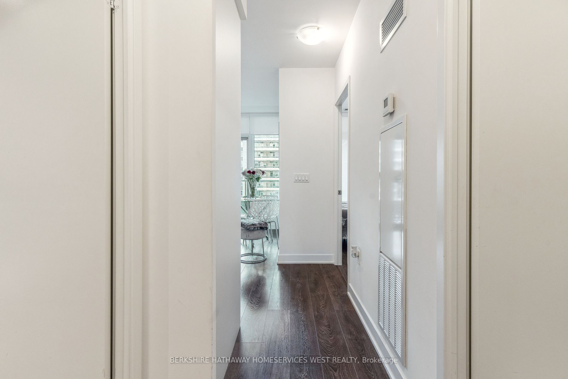 195 Redpath Ave, #605