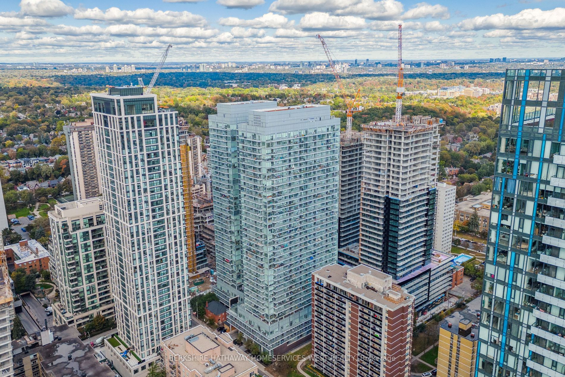 195 Redpath Ave, #605