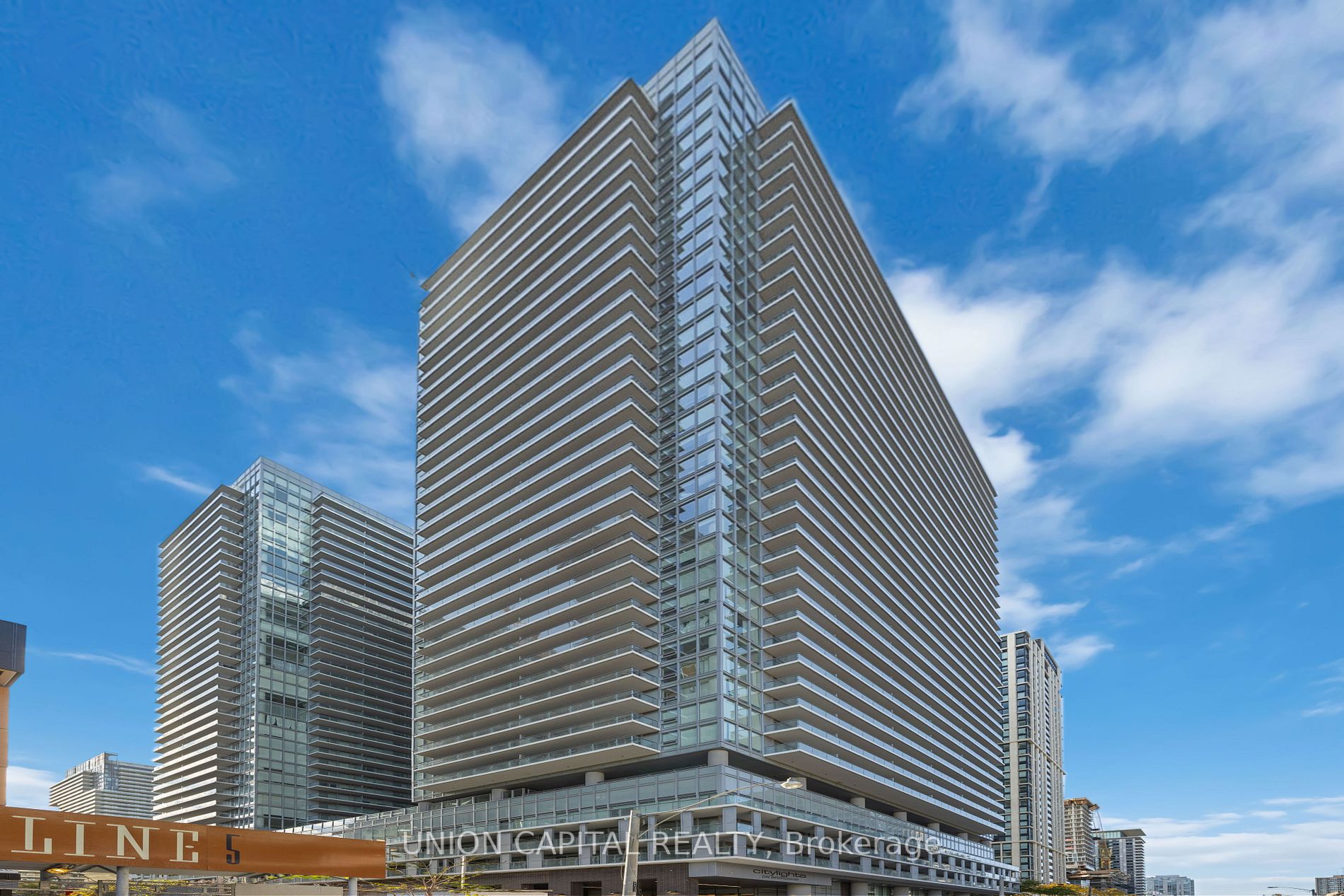 99 Broadway Ave, #1905