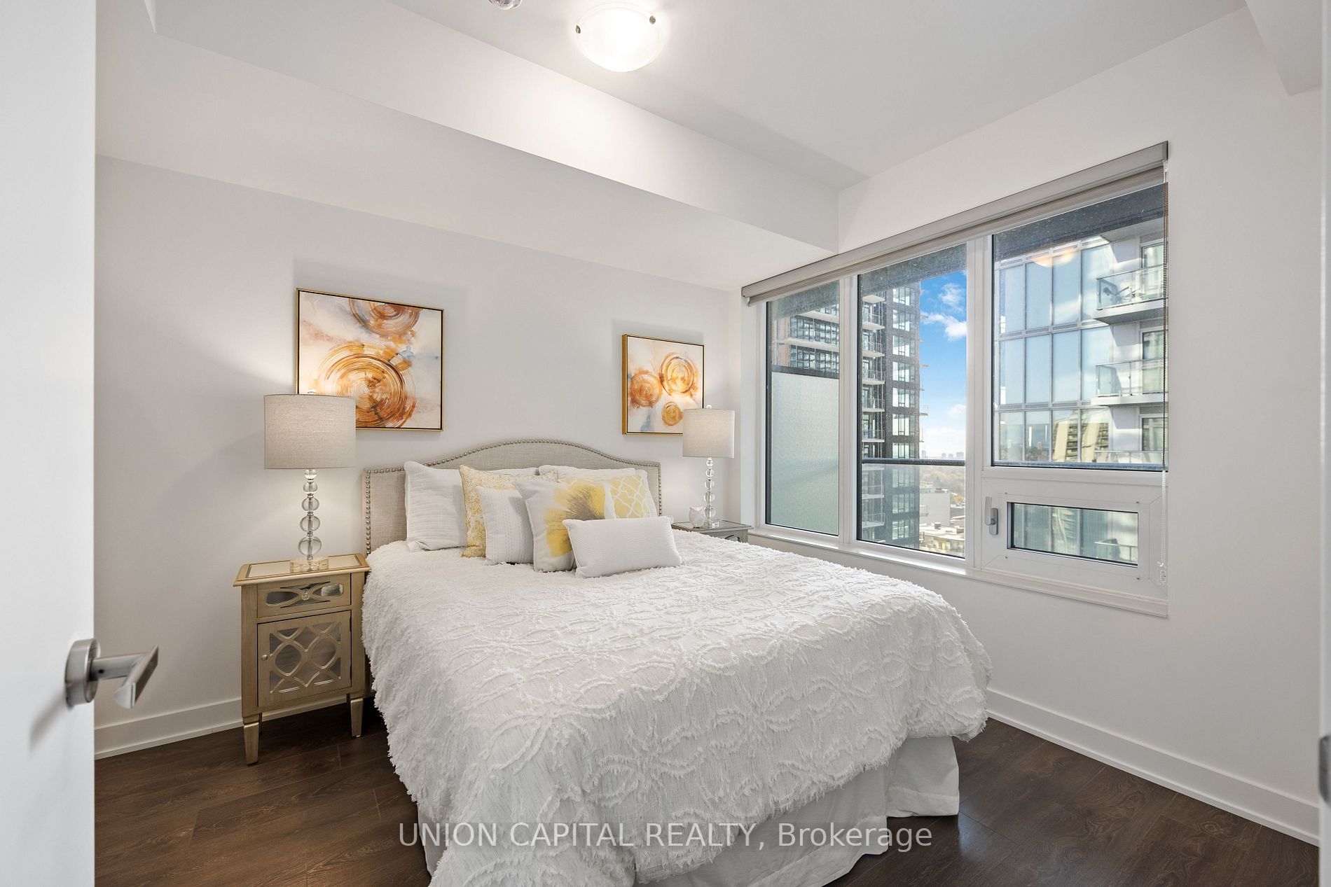 99 Broadway Ave, #1905