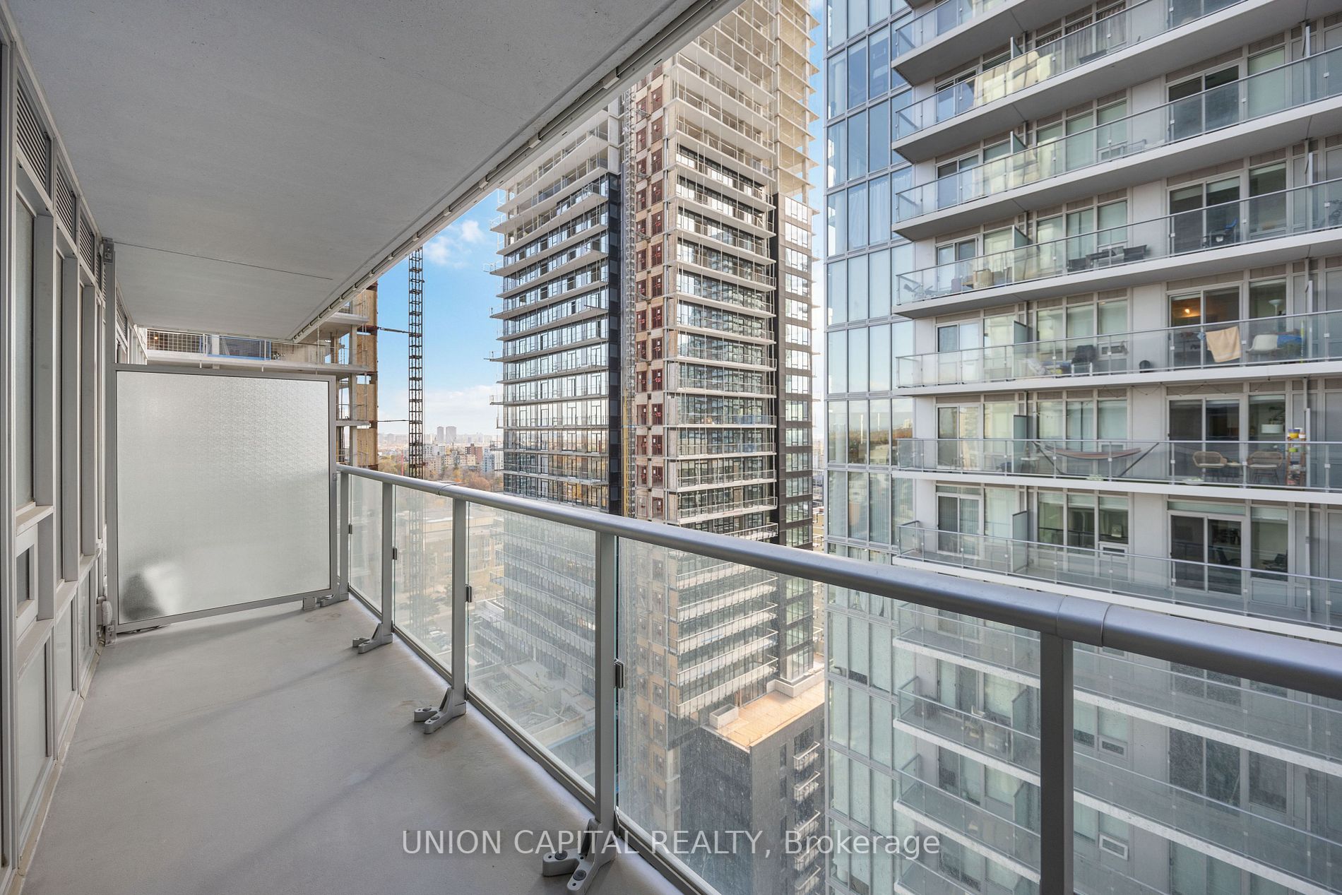 99 Broadway Ave, #1905