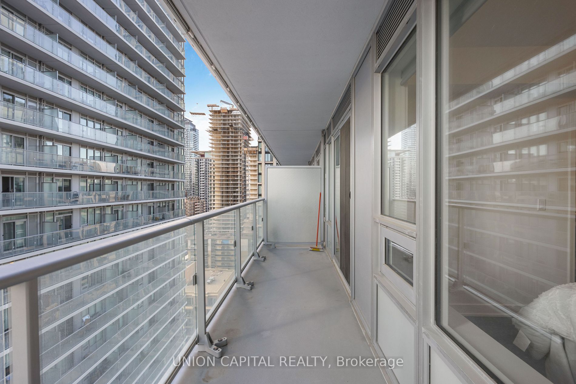 99 Broadway Ave, #1905