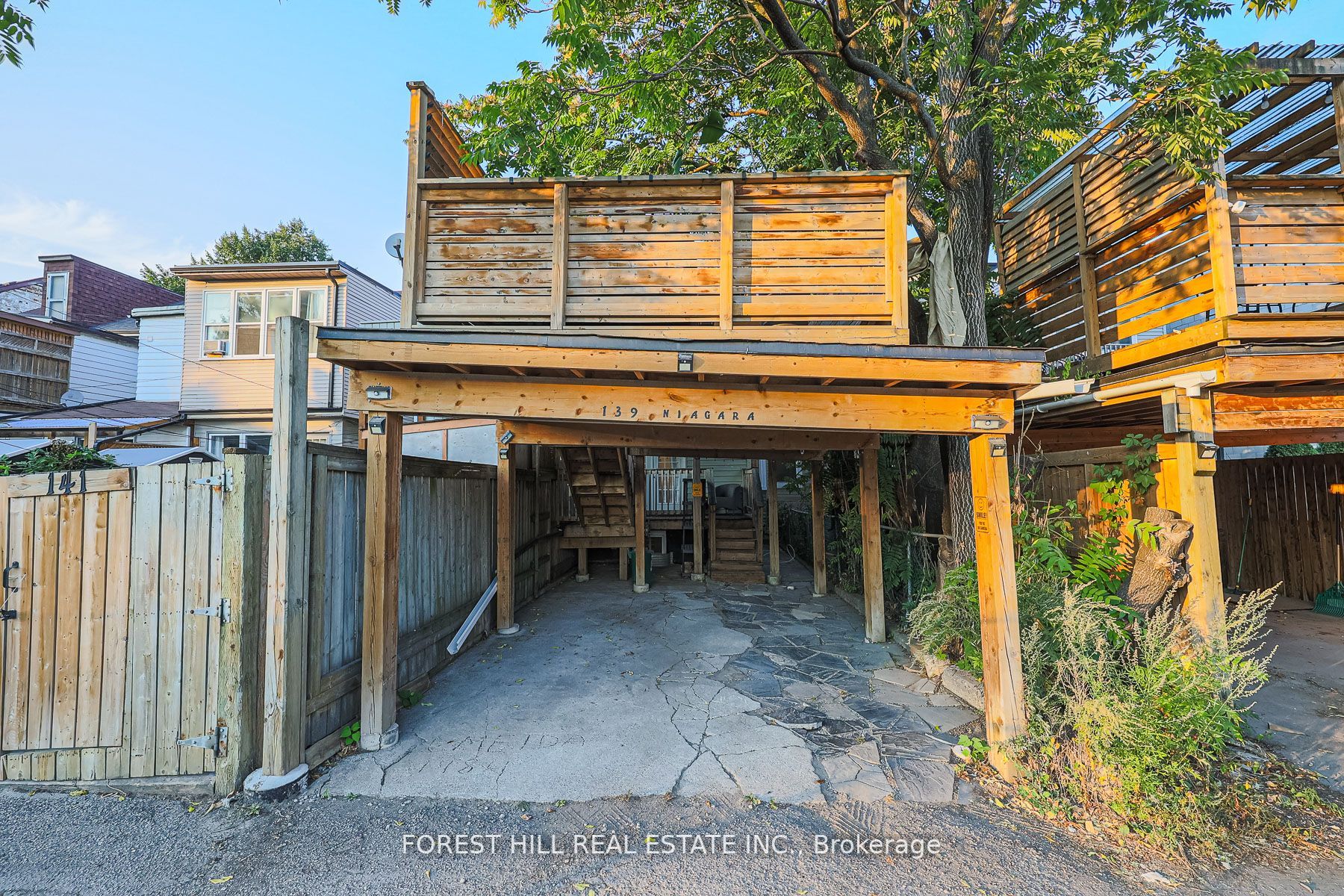 139 Niagara St