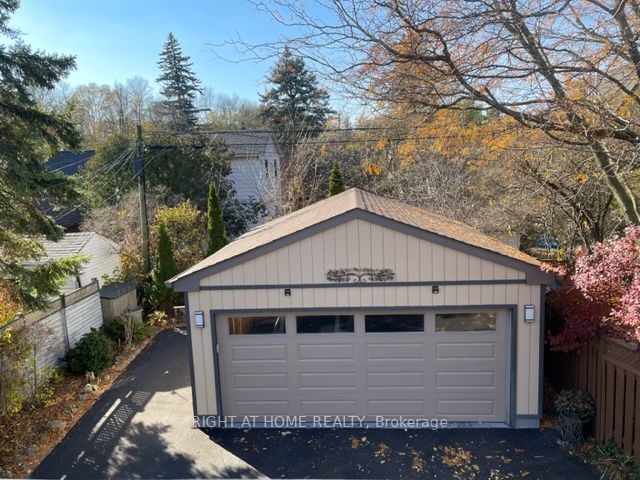 24 BRAEMAR Avenue, #UPPER