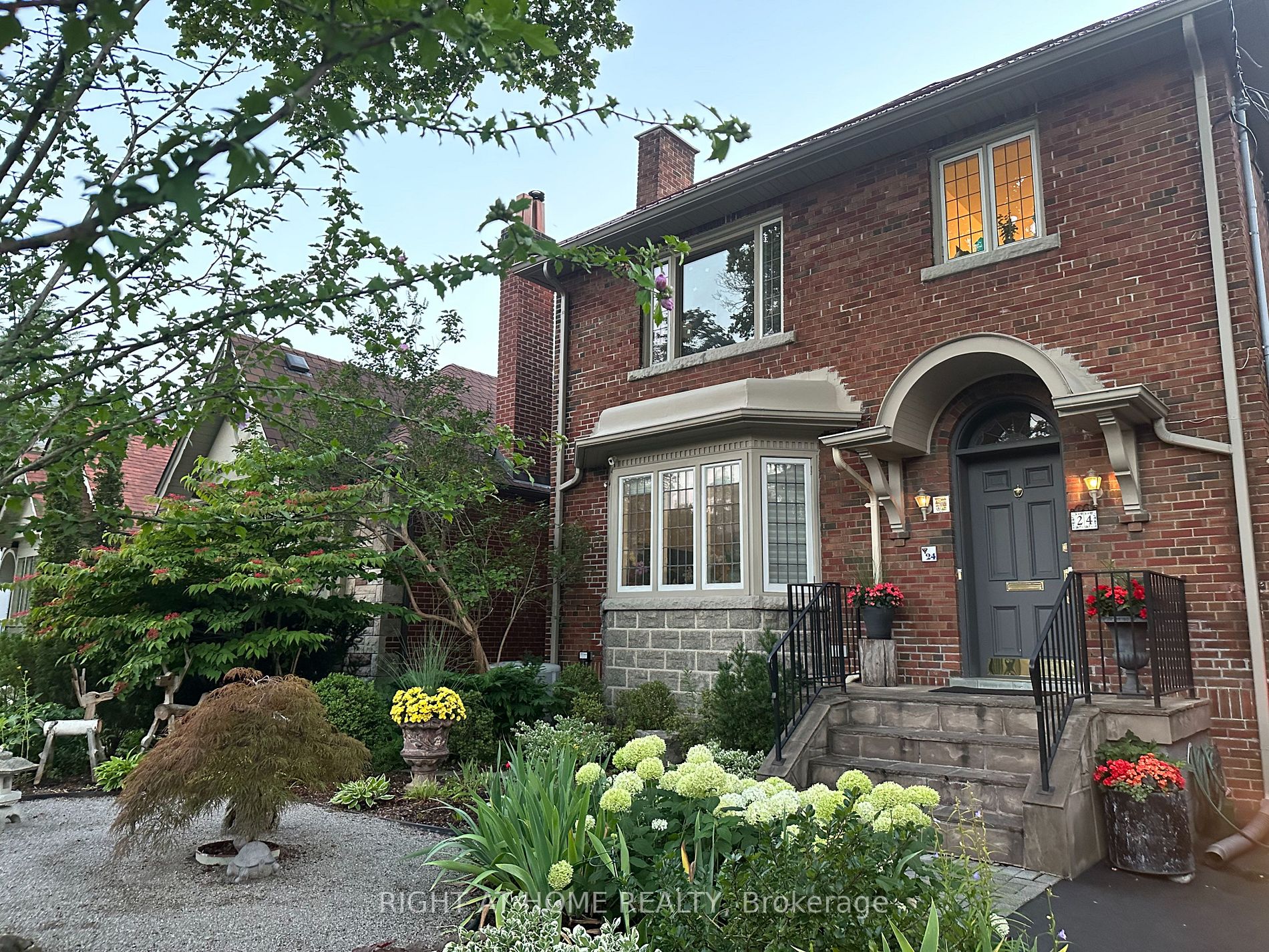 24 BRAEMAR Avenue, #UPPER