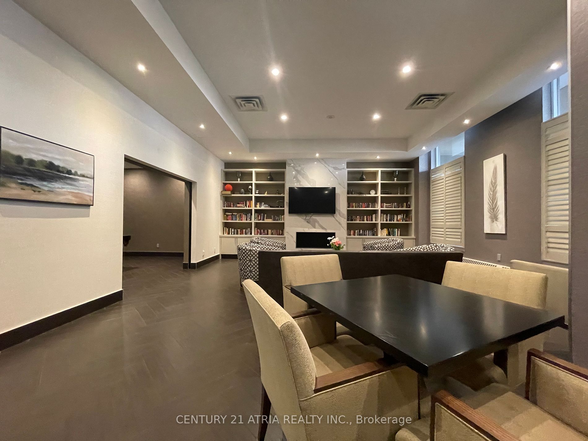 18 Kenaston Gdns, #404