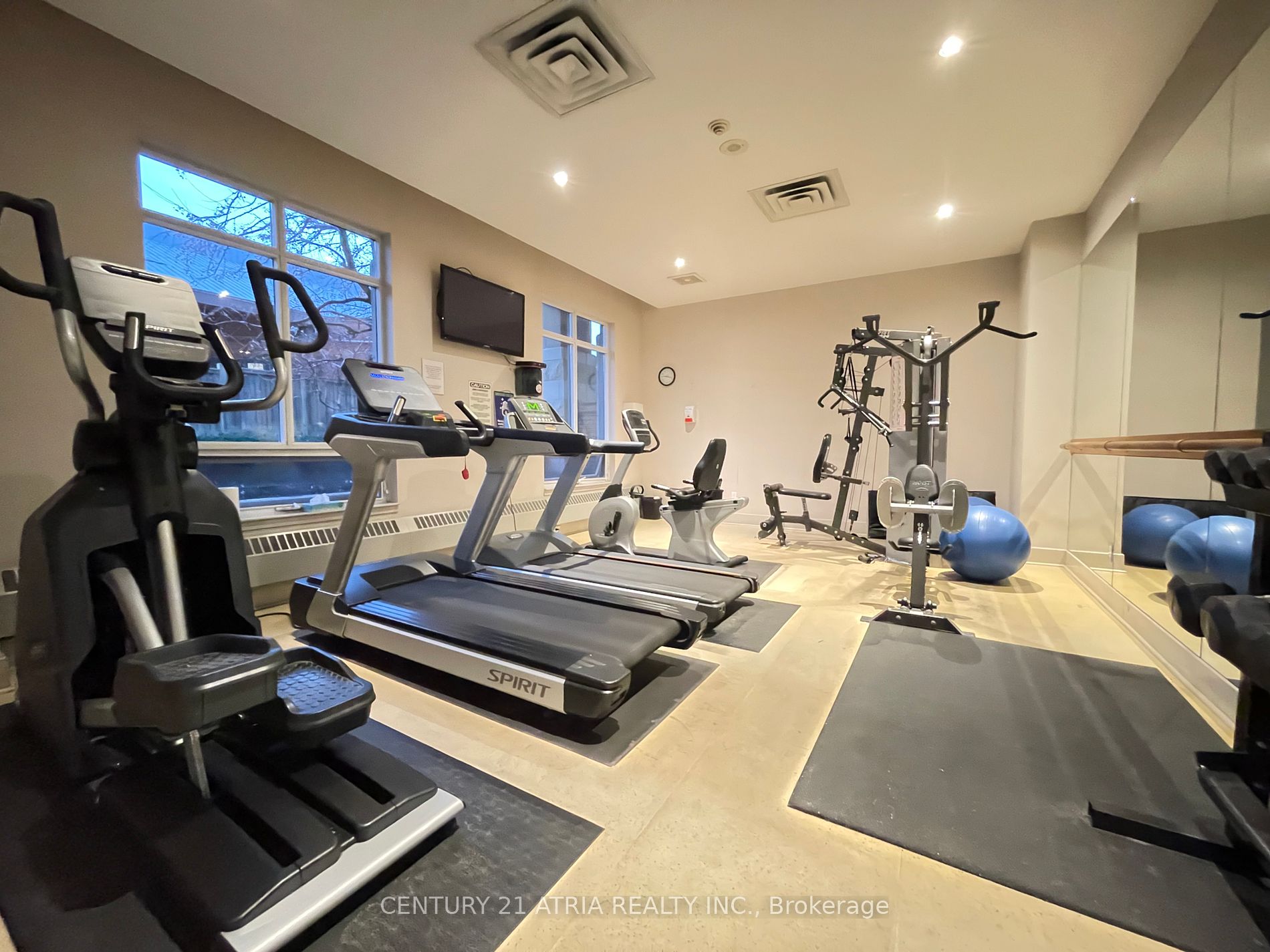 18 Kenaston Gdns, #404