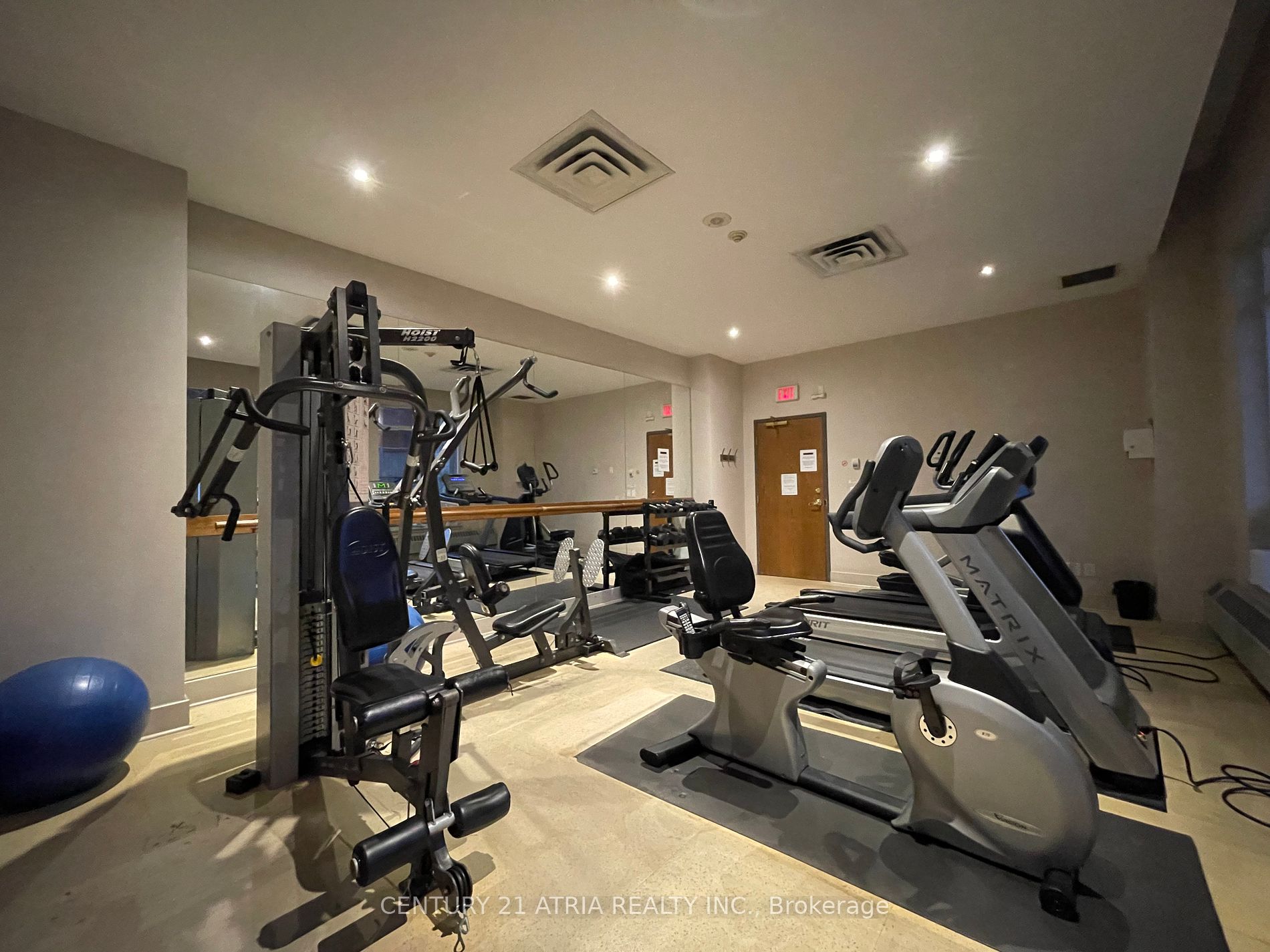 18 Kenaston Gdns, #404