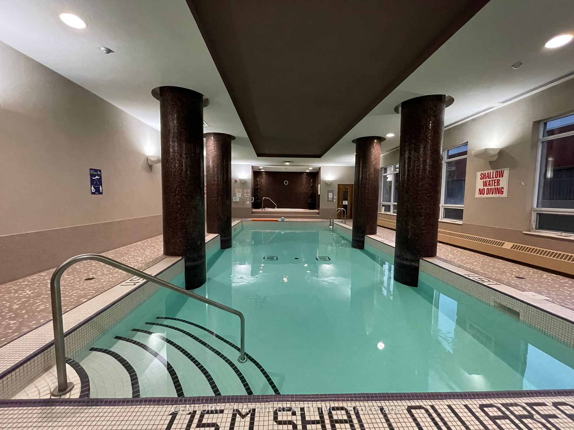 18 Kenaston Gdns, #404