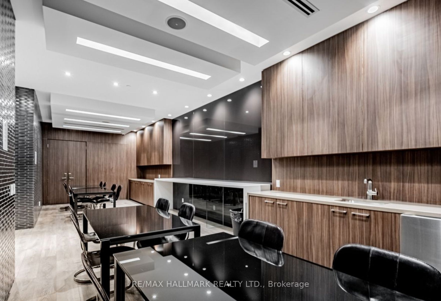 1030 King St W, #705