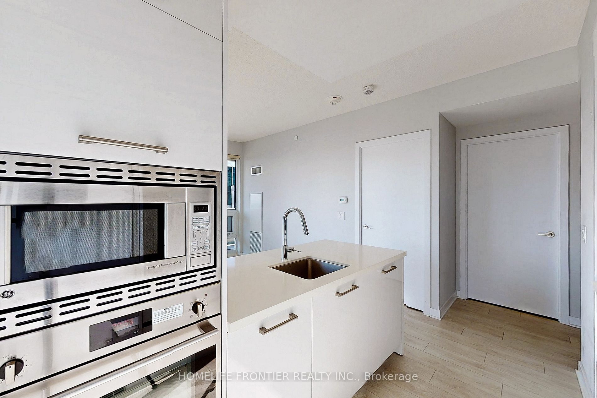 2221 Yonge St, #1808