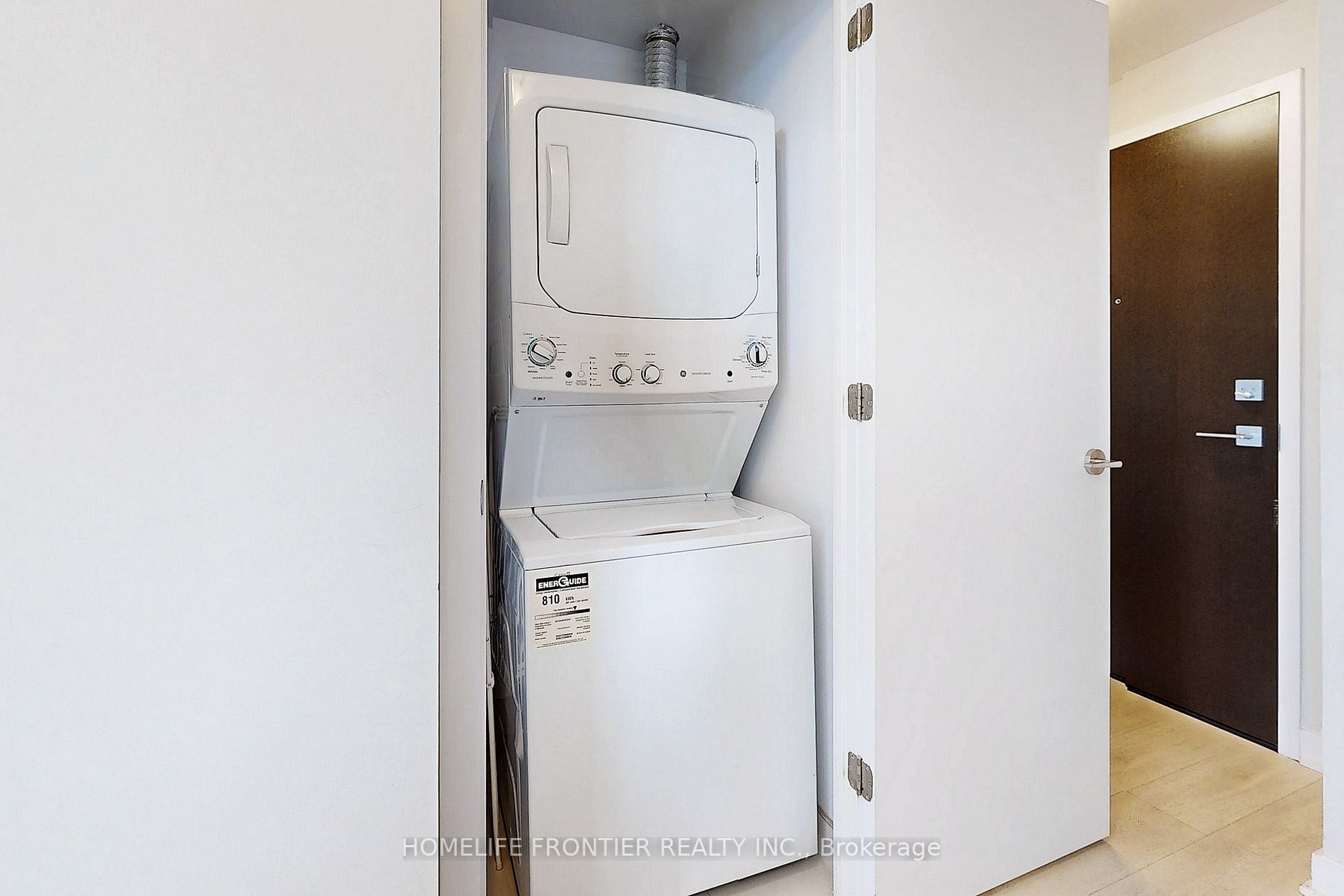 2221 Yonge St, #1808
