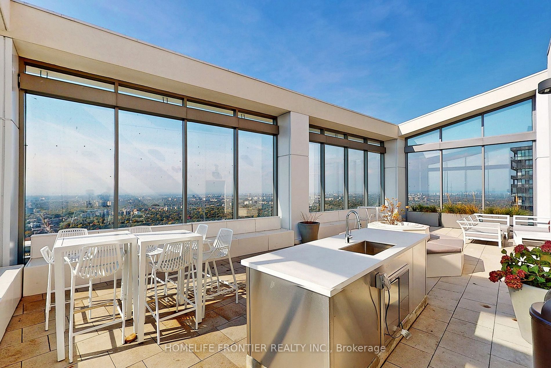 2221 Yonge St, #1808