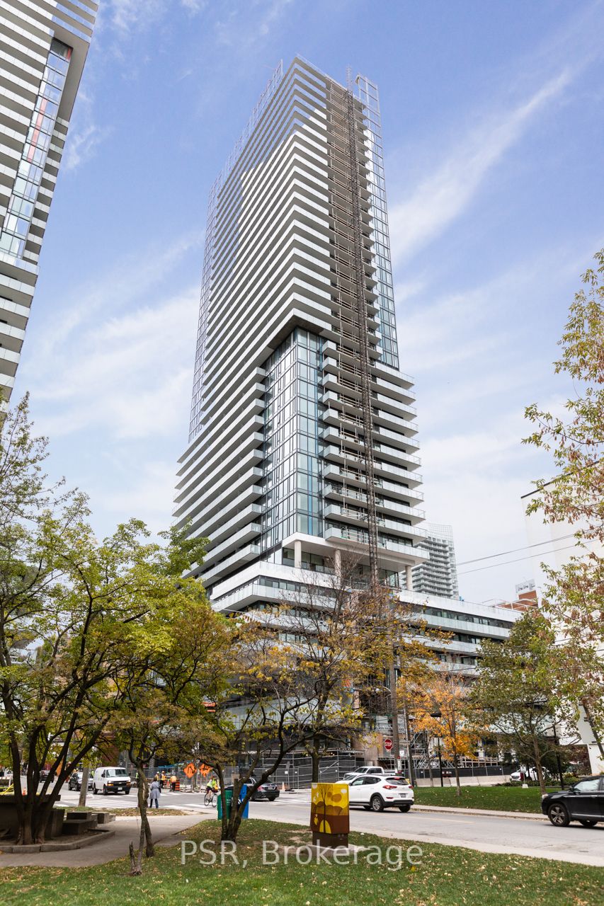 161 Roehampton Ave, #2005