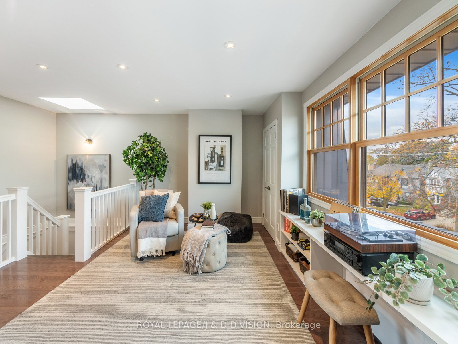 349 Castlefield Ave