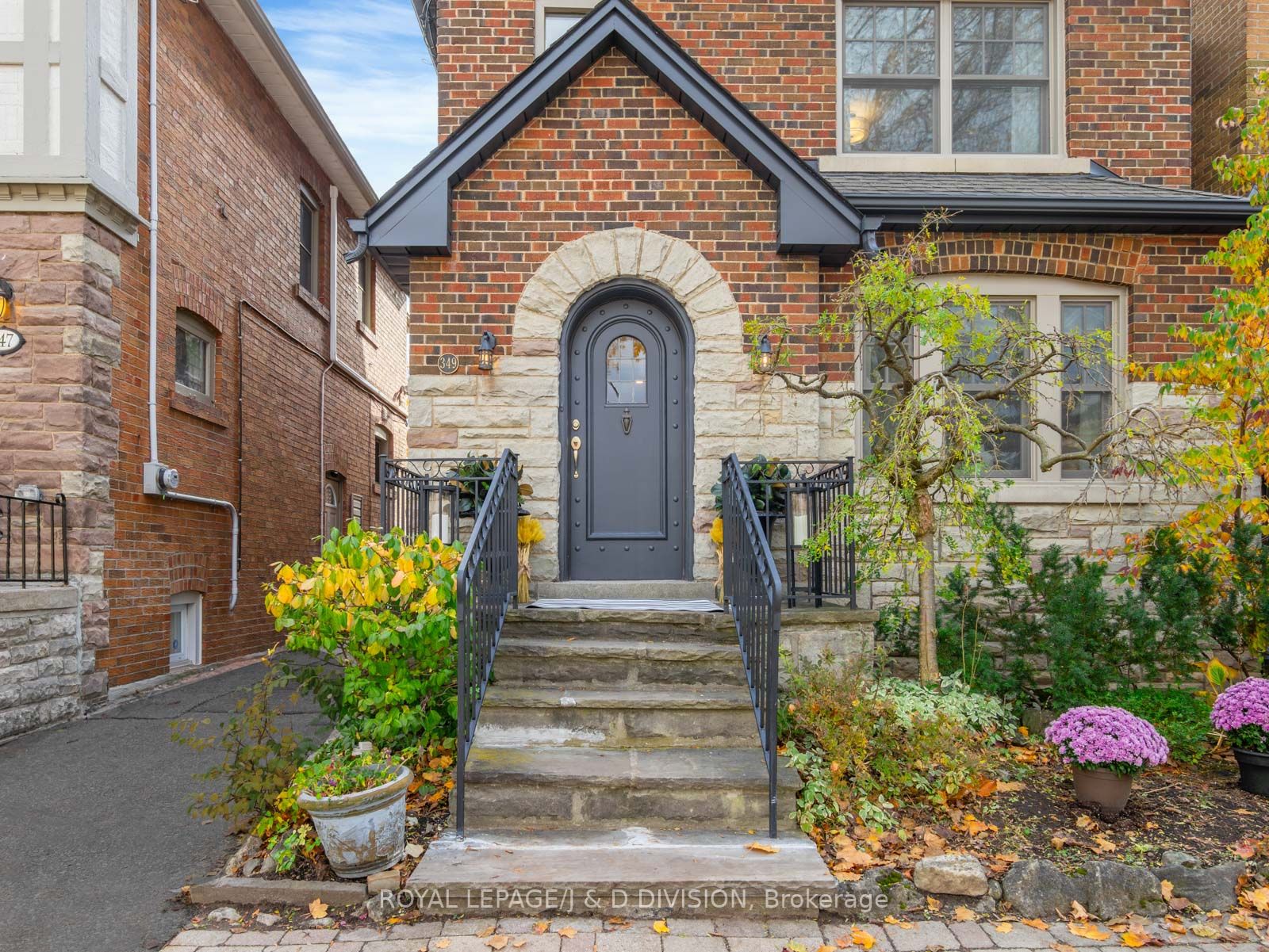 349 Castlefield Ave