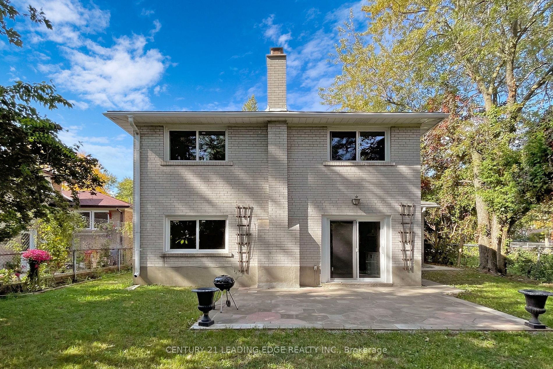 1041 Lillian St