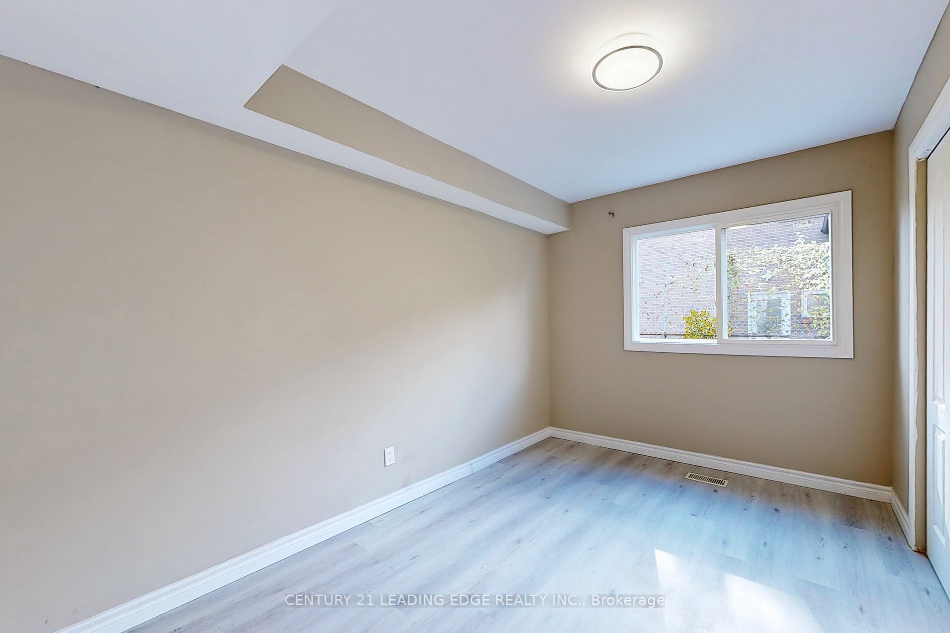 1041 Lillian St