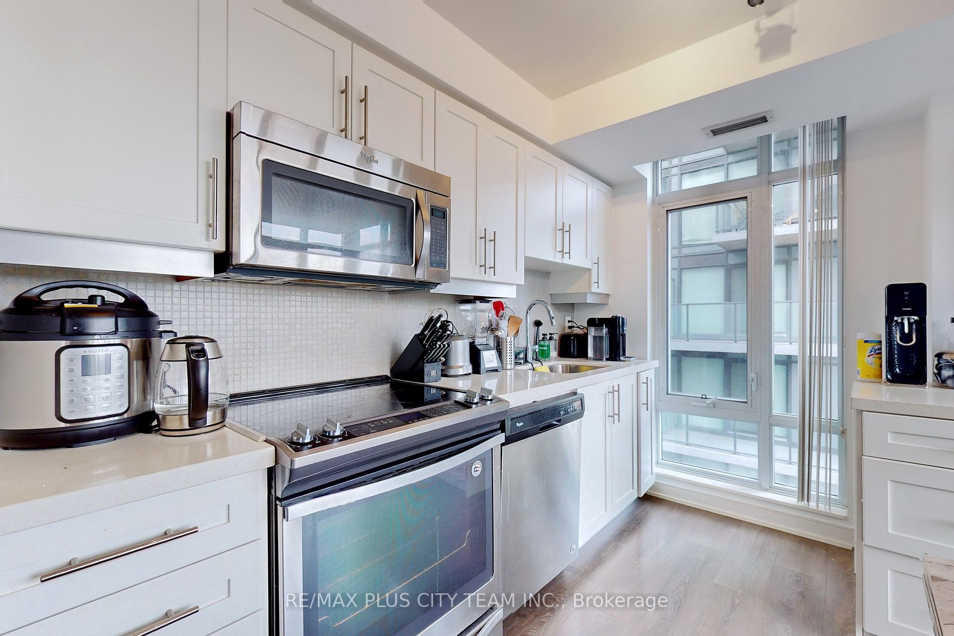 525 Adelaide St W, #1006