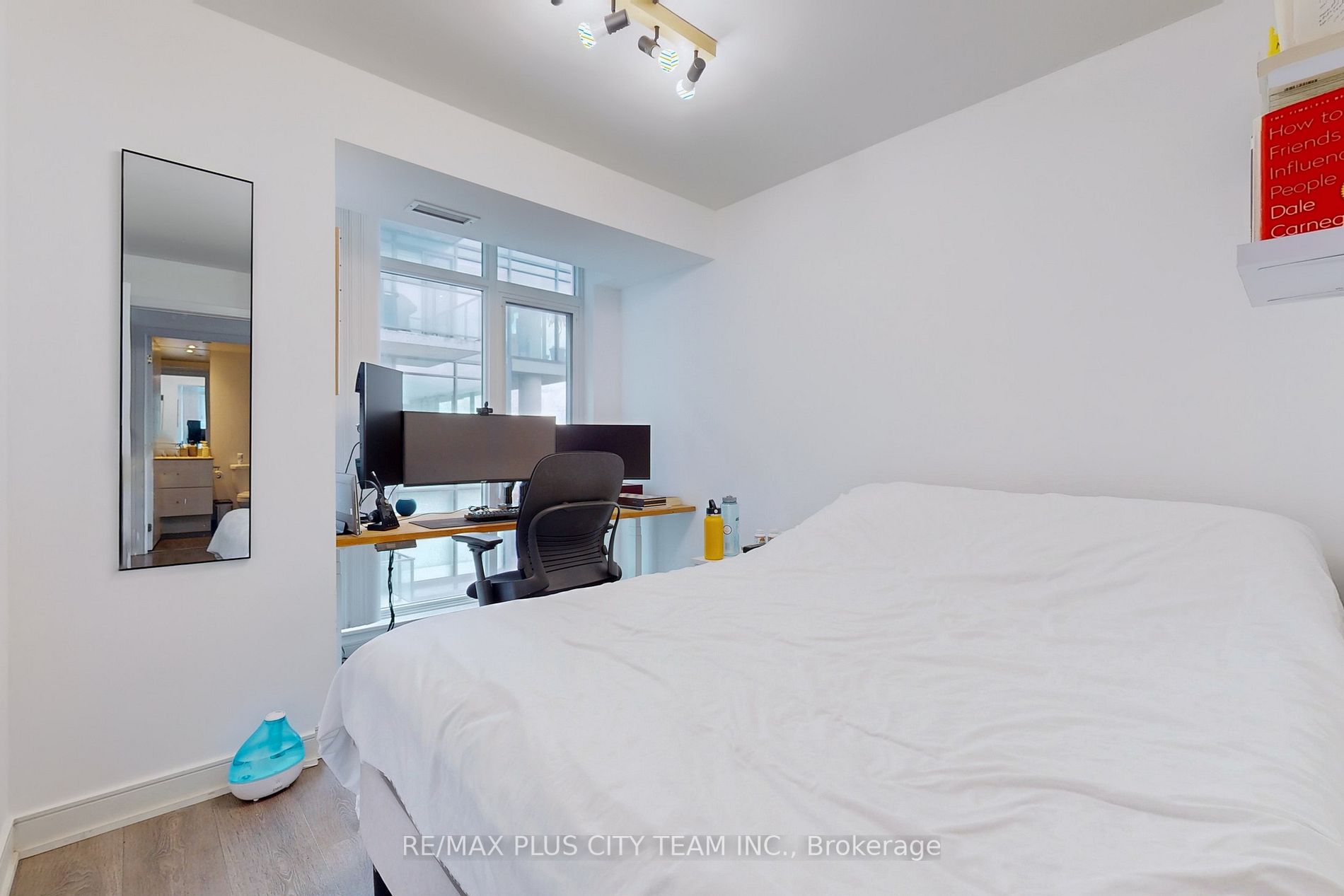 525 Adelaide St W, #1006