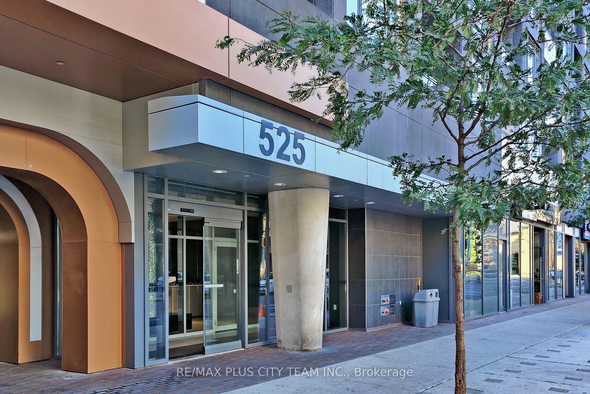 525 Adelaide St W, #1006