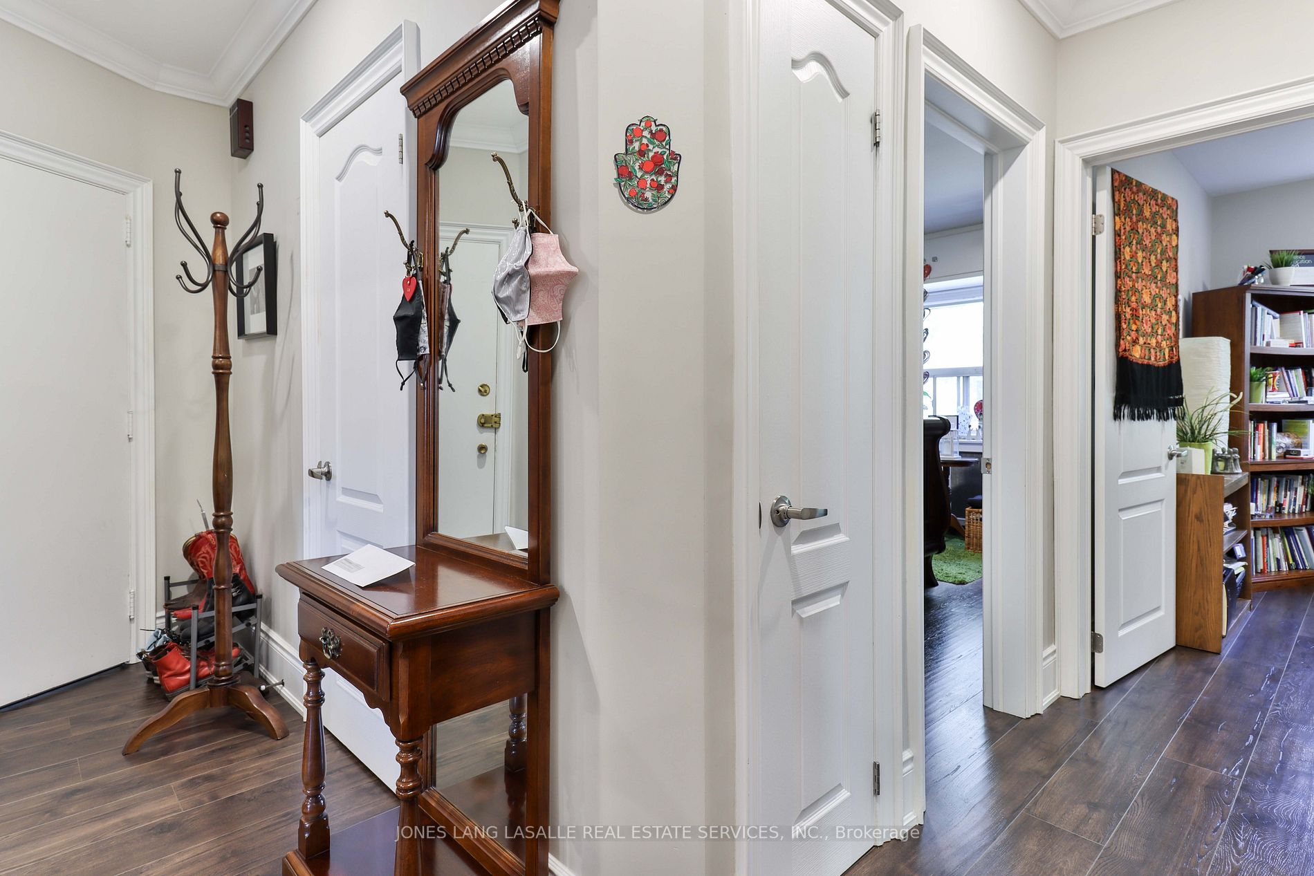 1687 Bathurst St