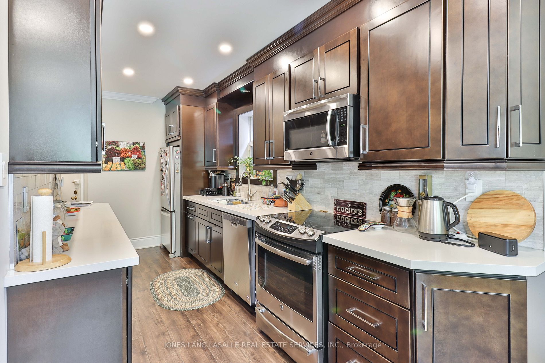 1687 Bathurst St