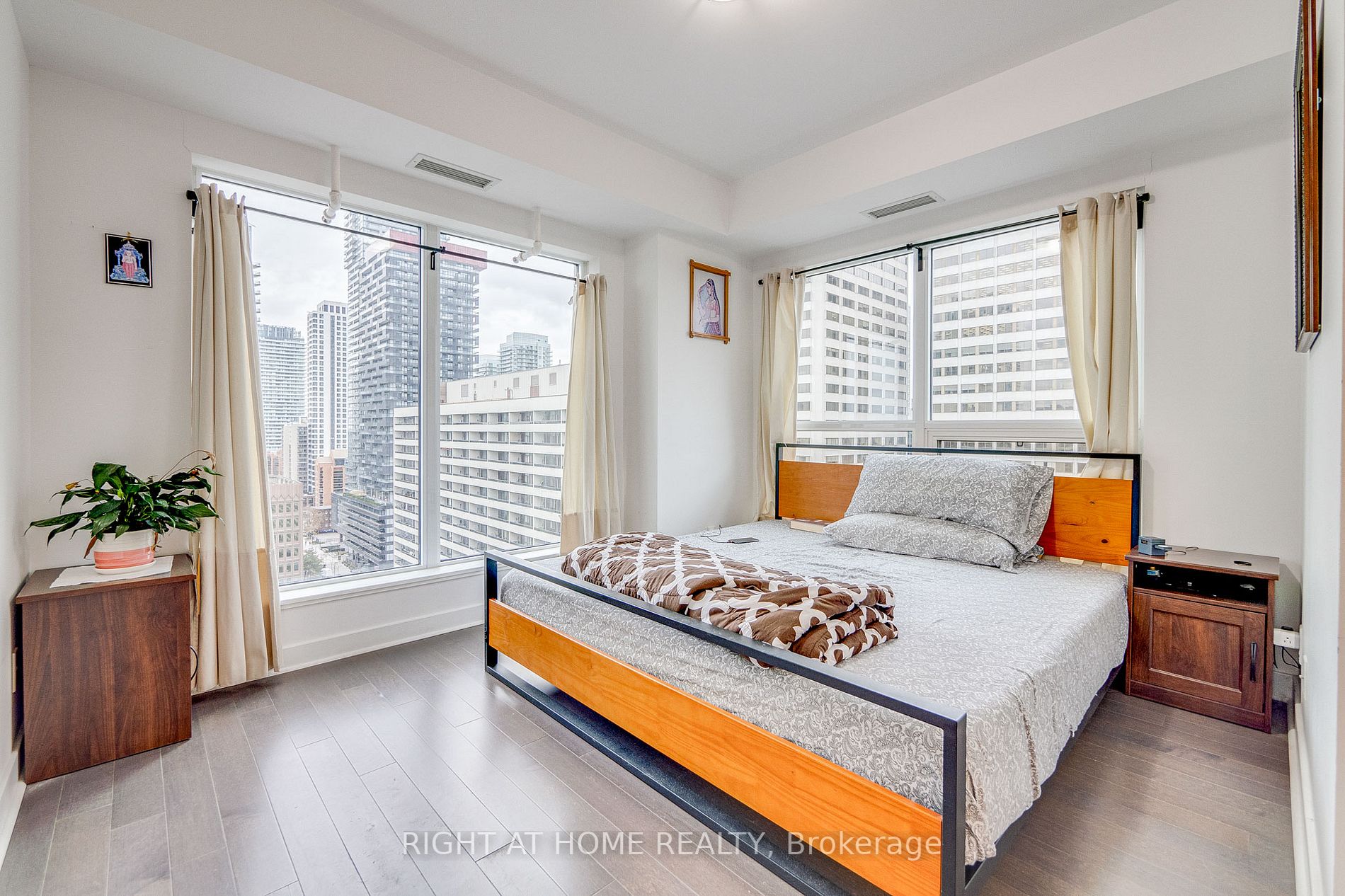 58 Orchard View Boulevard #1707