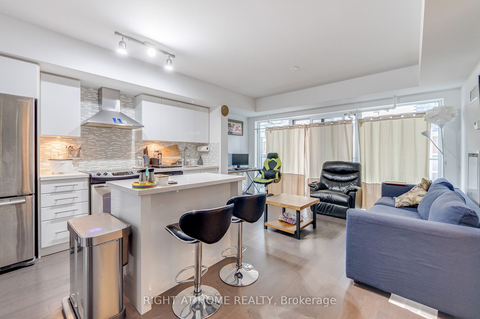 58 Orchard View Boulevard #1707