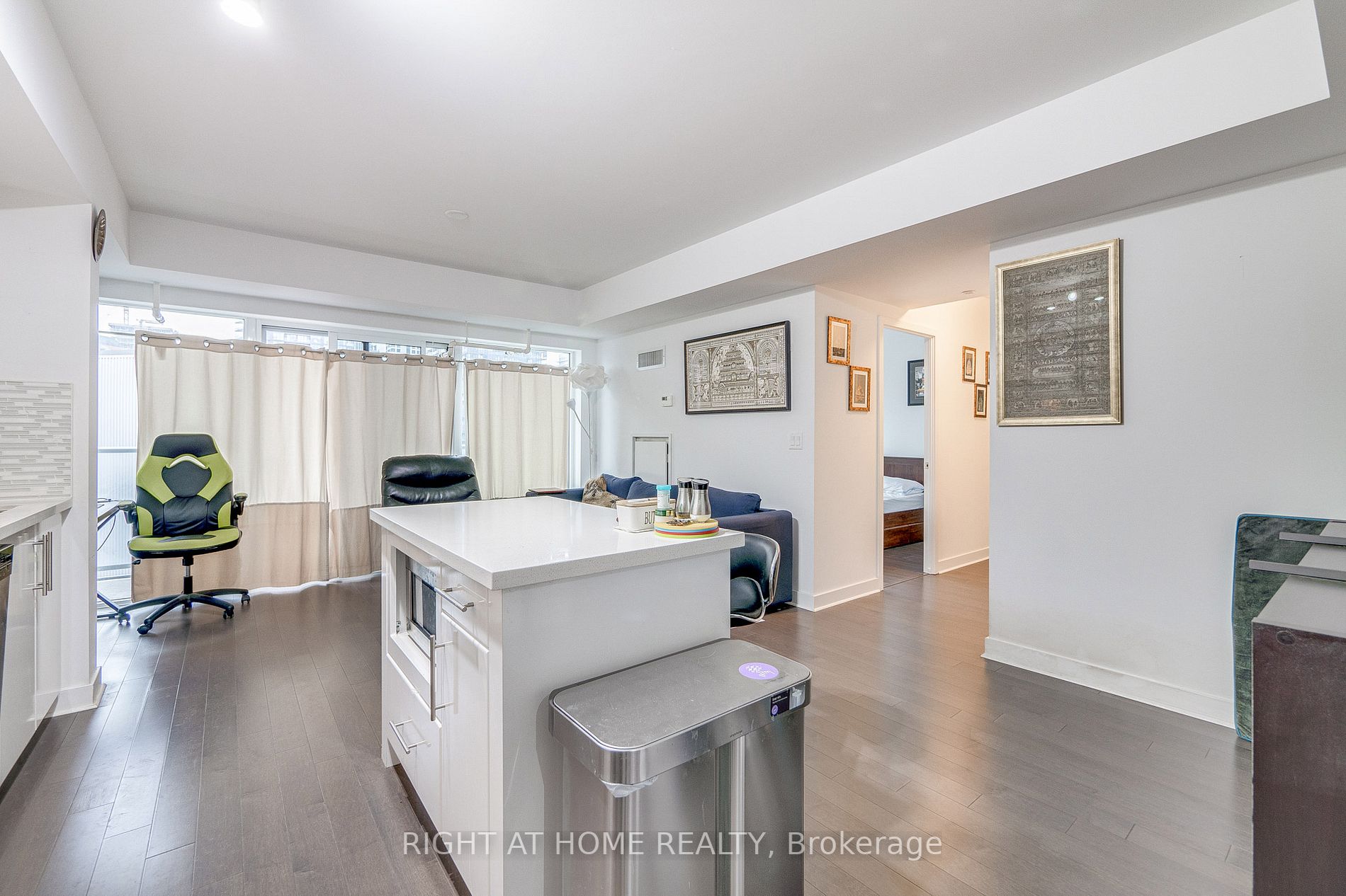58 Orchard View Boulevard #1707