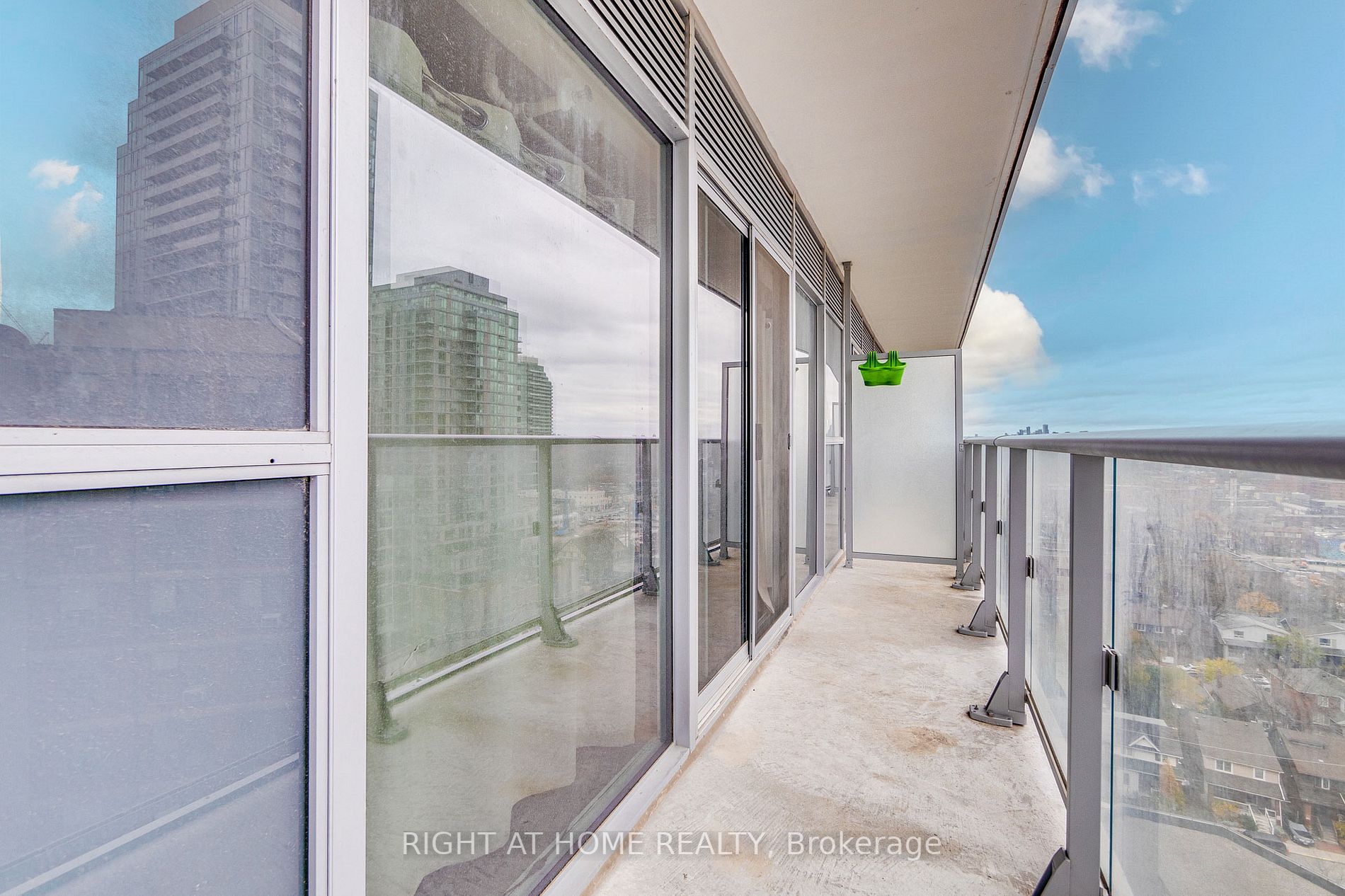 58 Orchard View Boulevard #1707