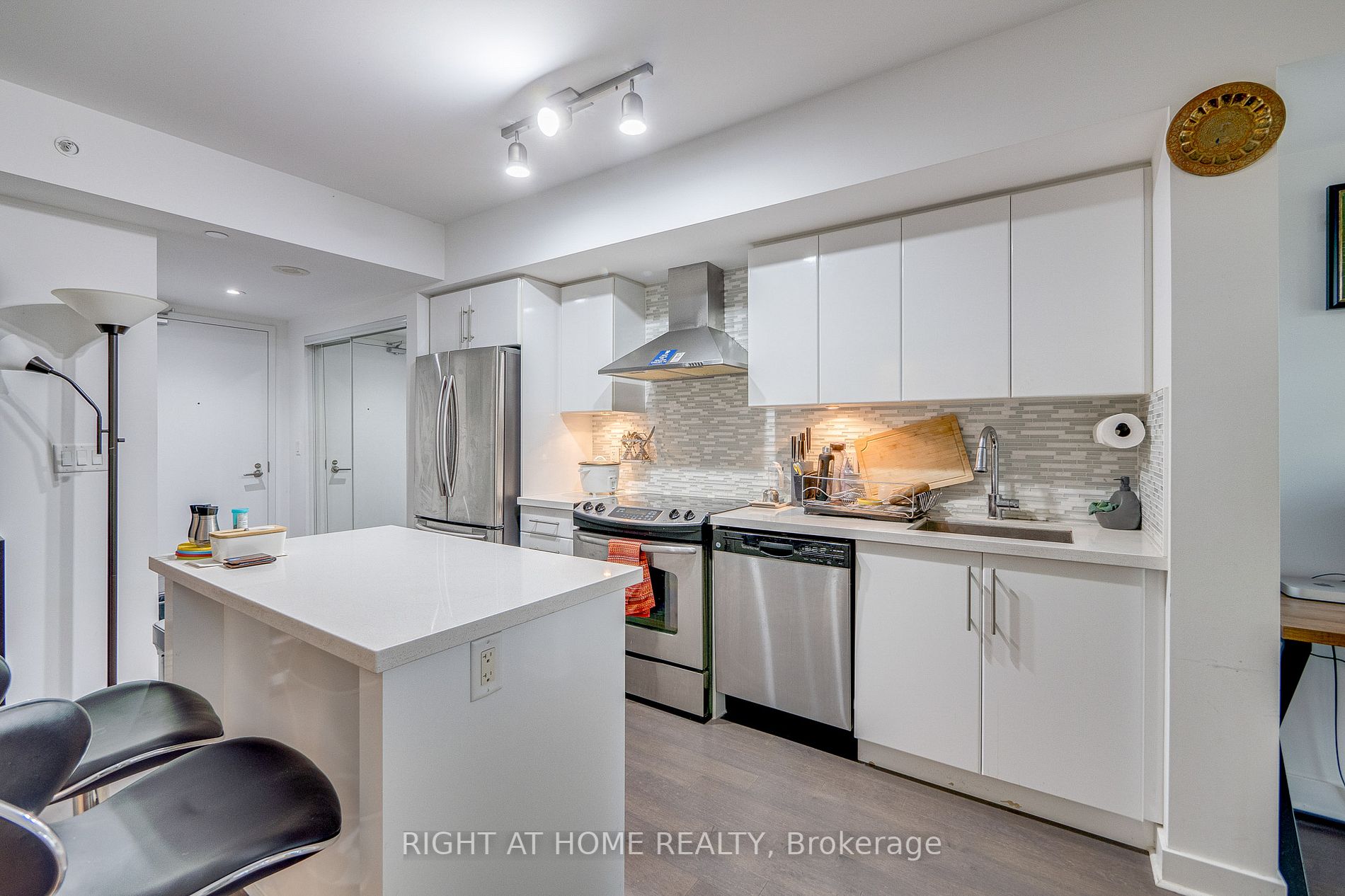 58 Orchard View Boulevard #1707