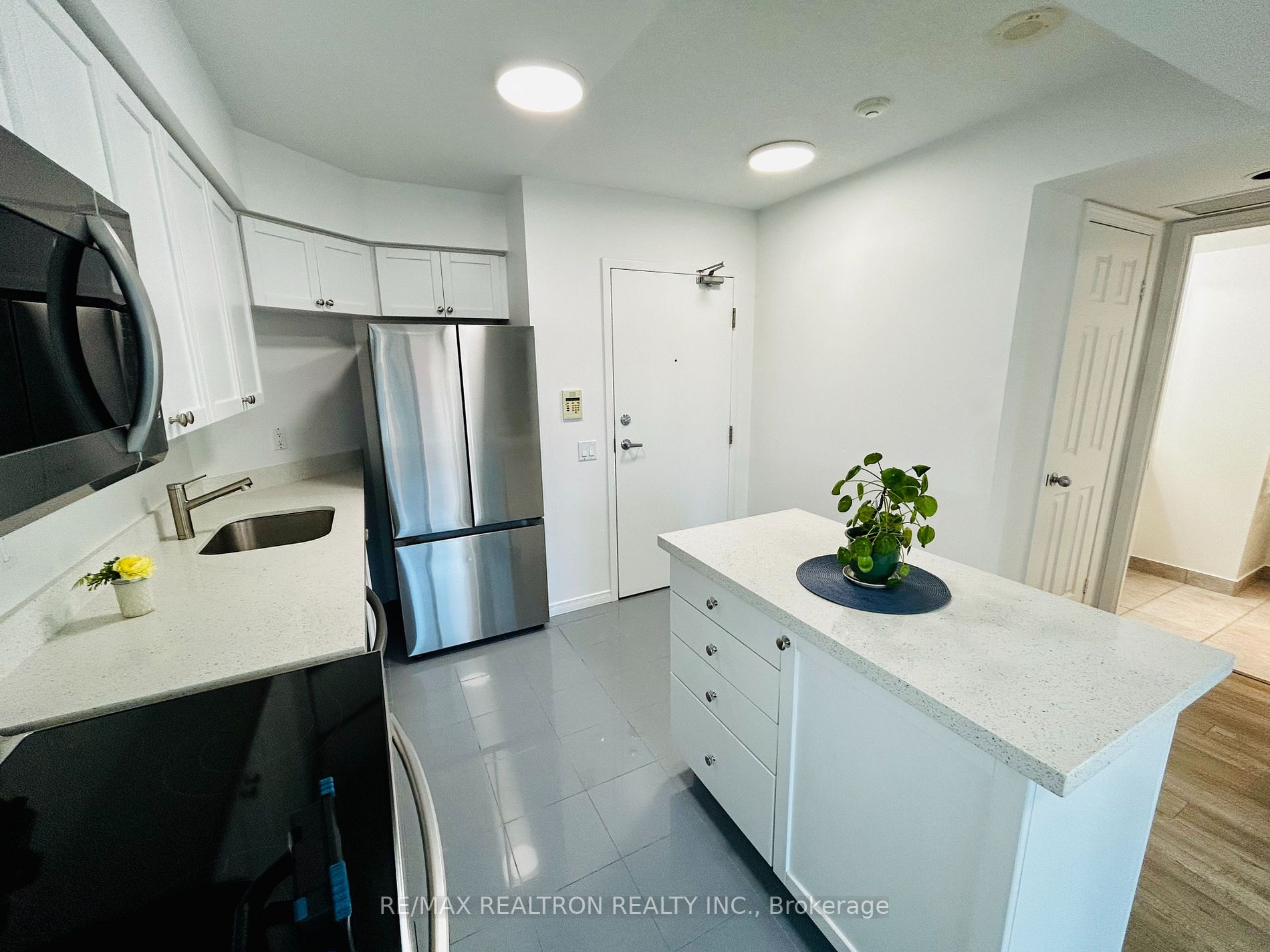 30 Harrison Garden Blvd, #911