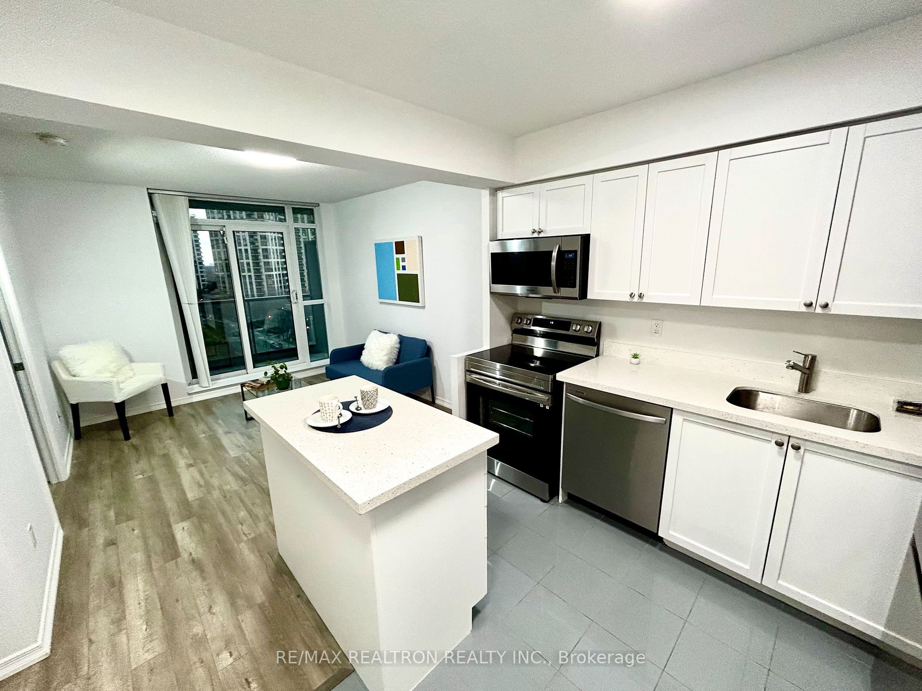 30 Harrison Garden Blvd, #911