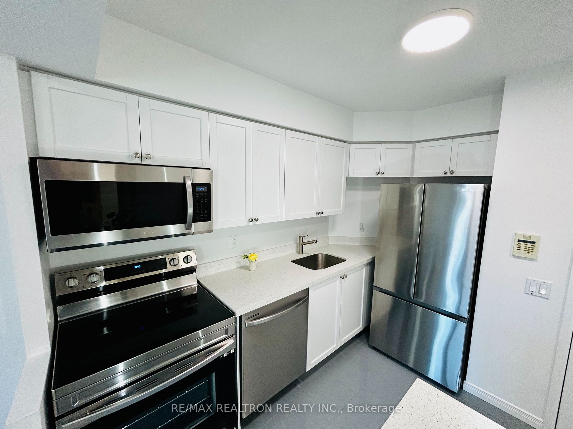 30 Harrison Garden Blvd, #911