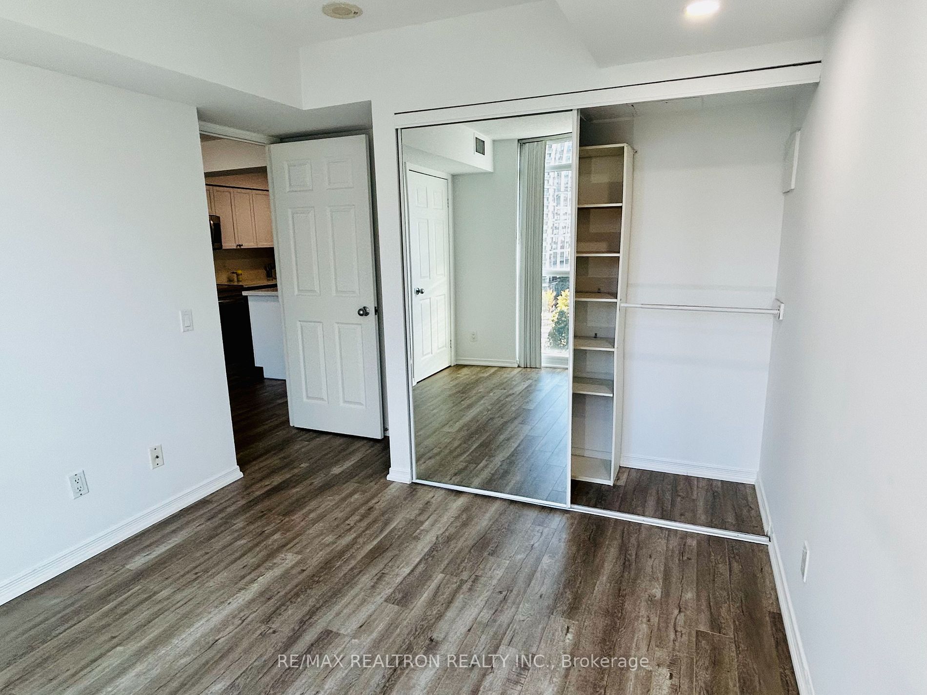 30 Harrison Garden Blvd, #911