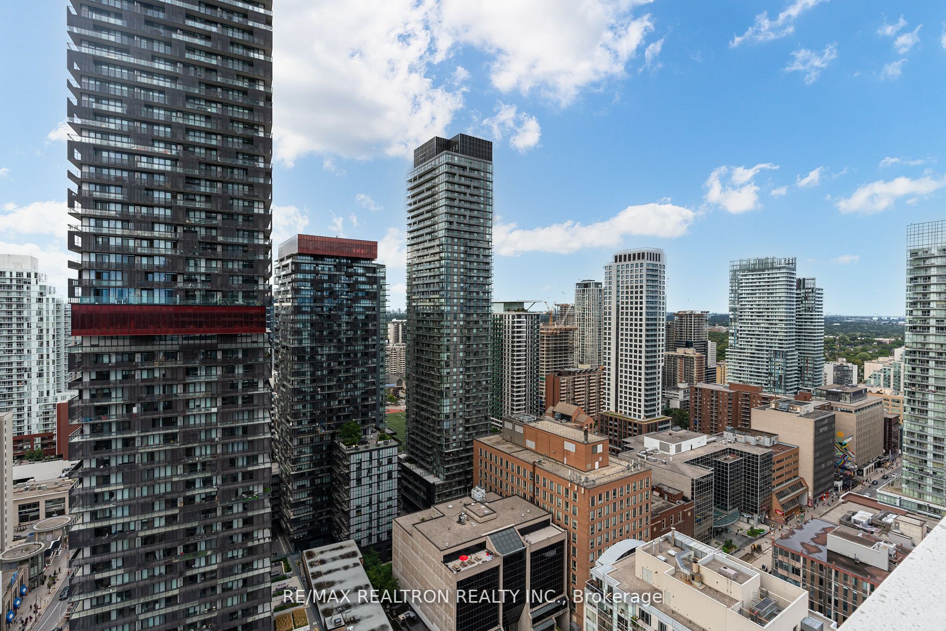 2221 Yonge St, ##2911