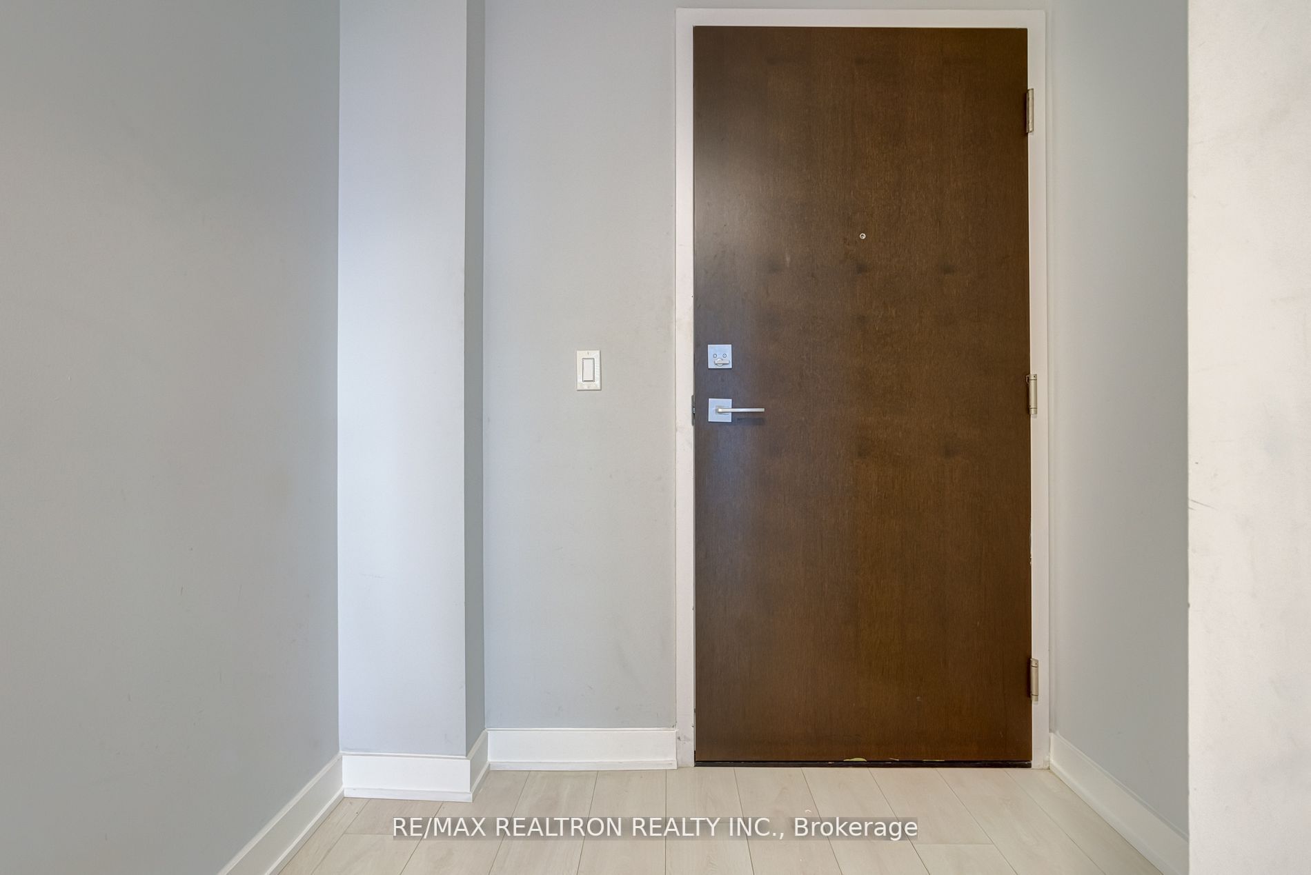 2221 Yonge St, ##2911