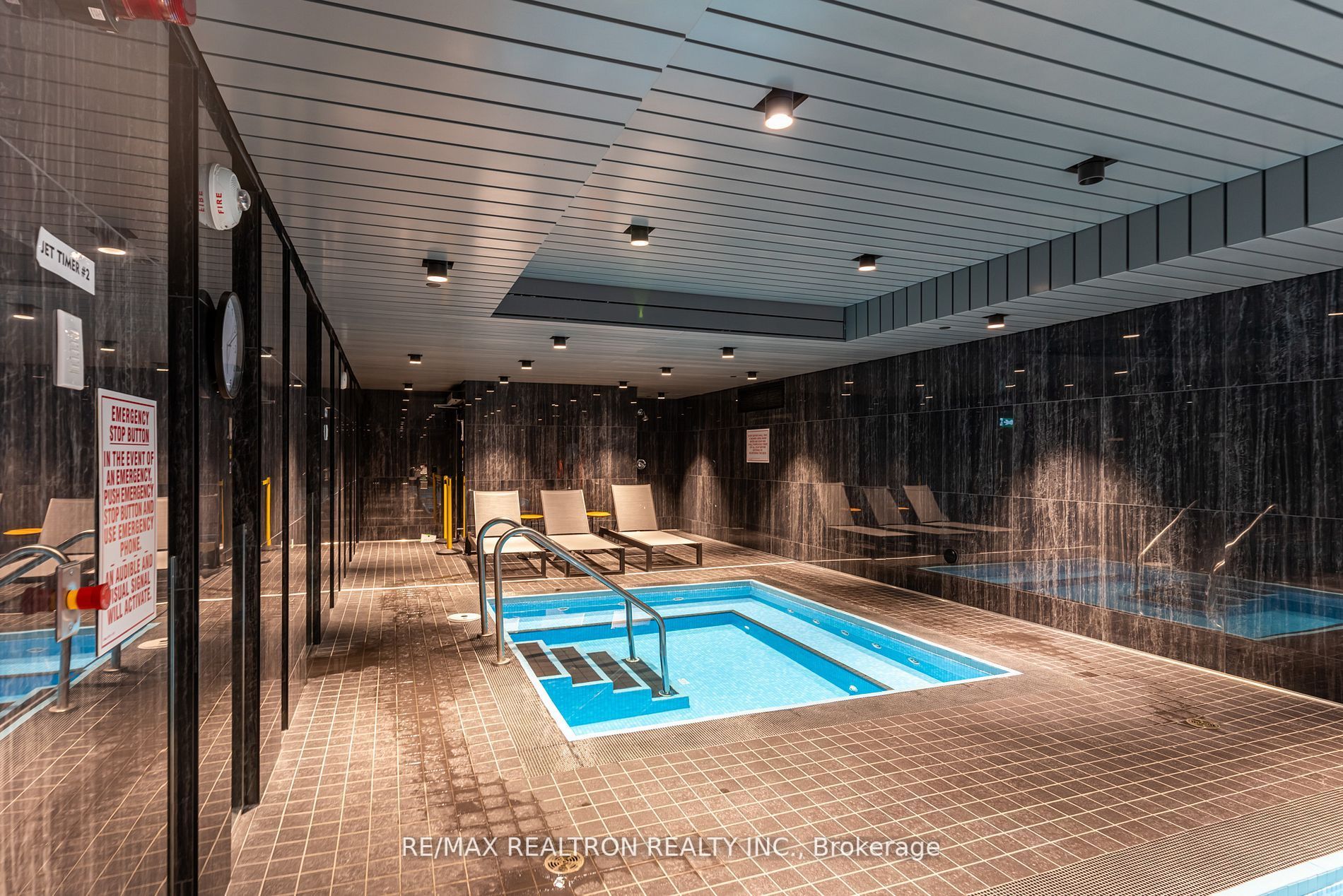 2221 Yonge St, ##2911