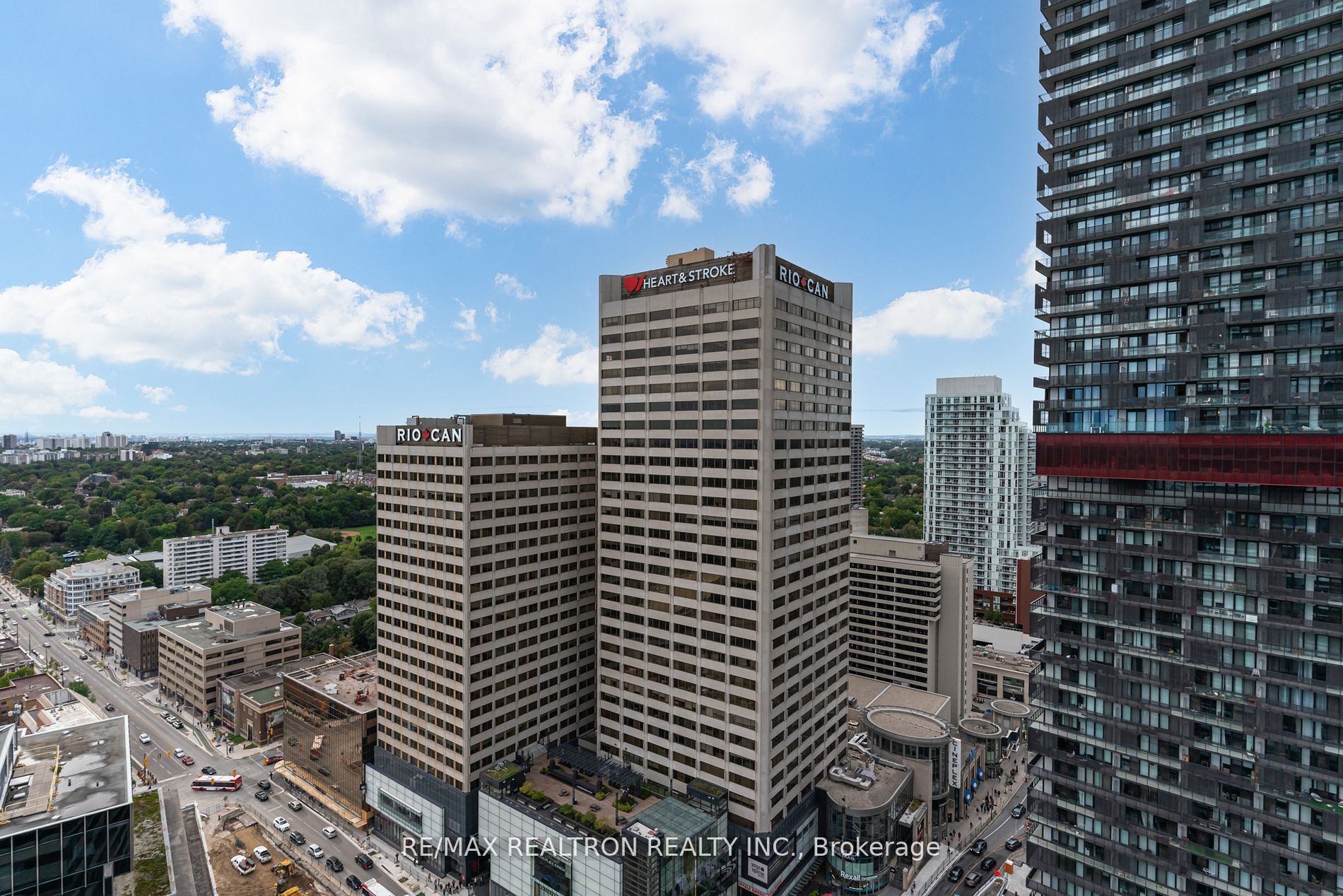 2221 Yonge St, ##2911