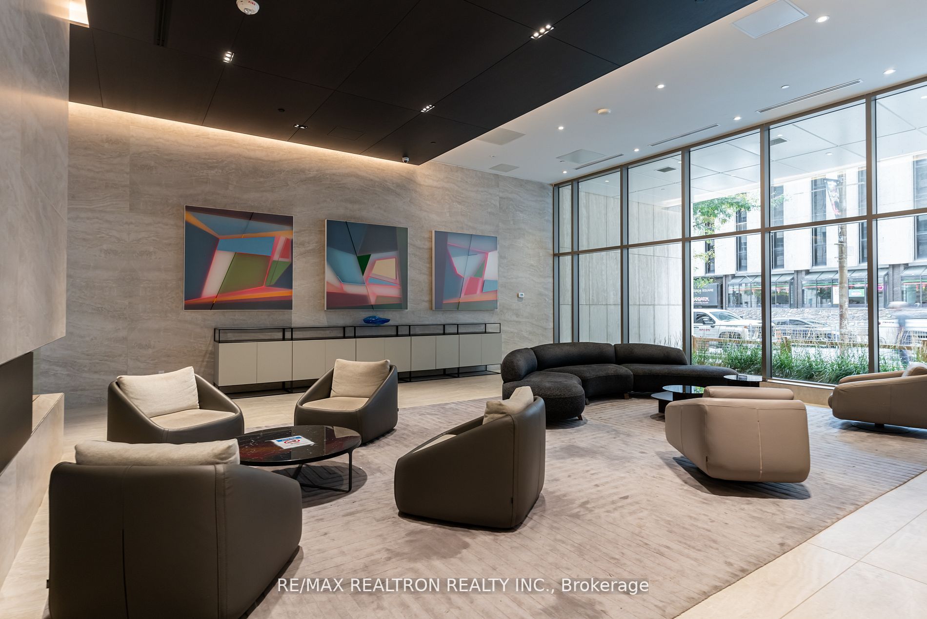 2221 Yonge St, ##2911