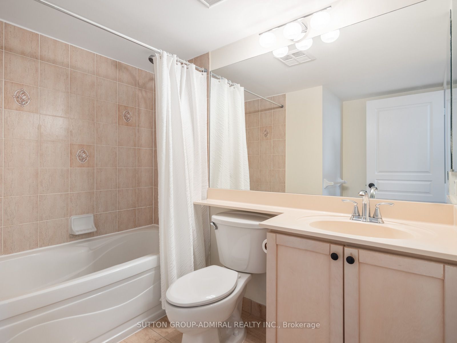 15 Northtown Way, #2021