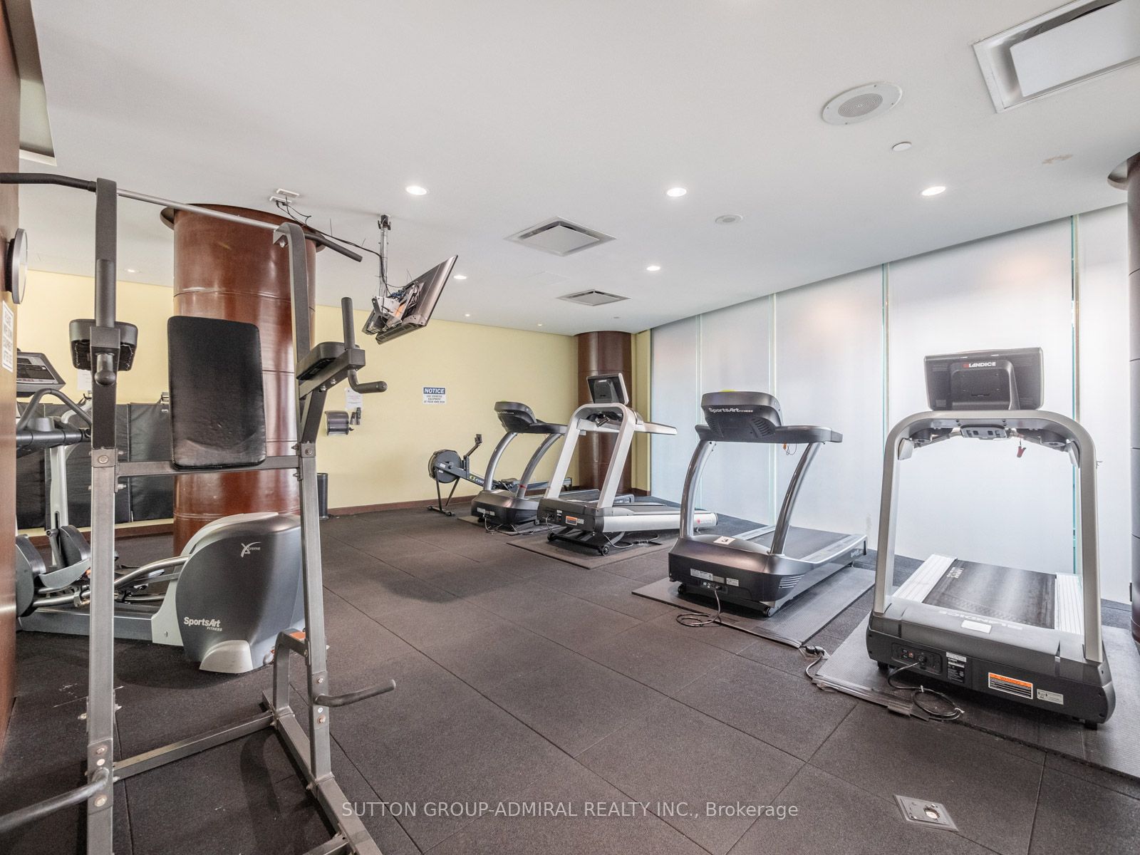 15 Northtown Way, #2021