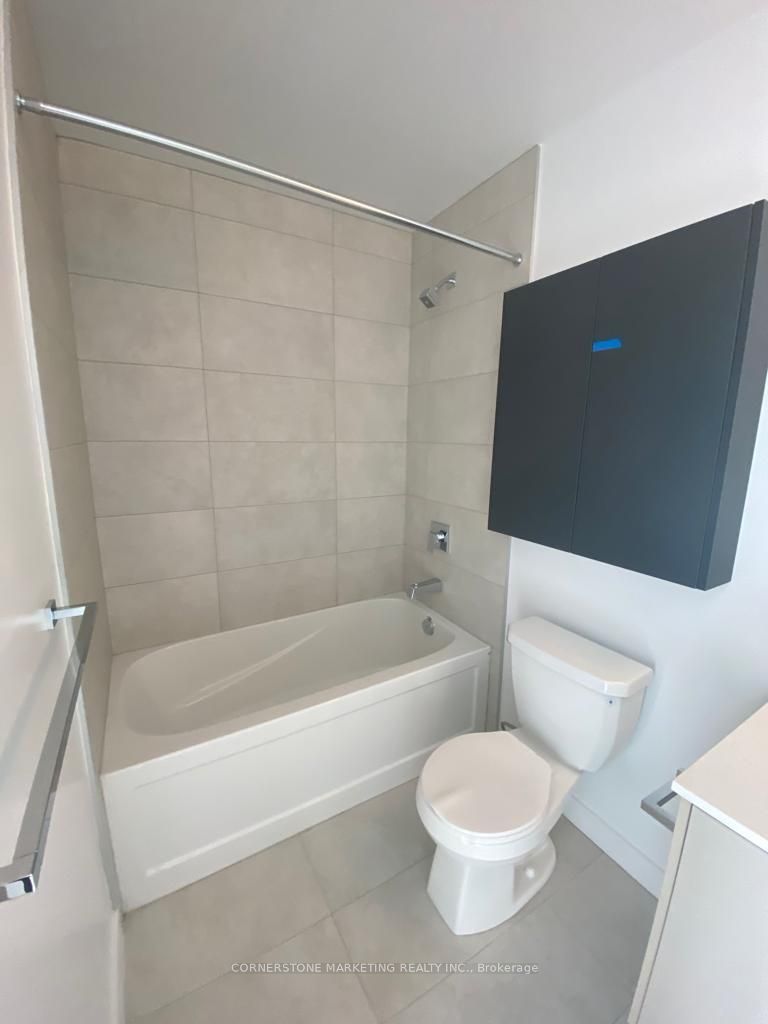8 Tippett Rd, #1607